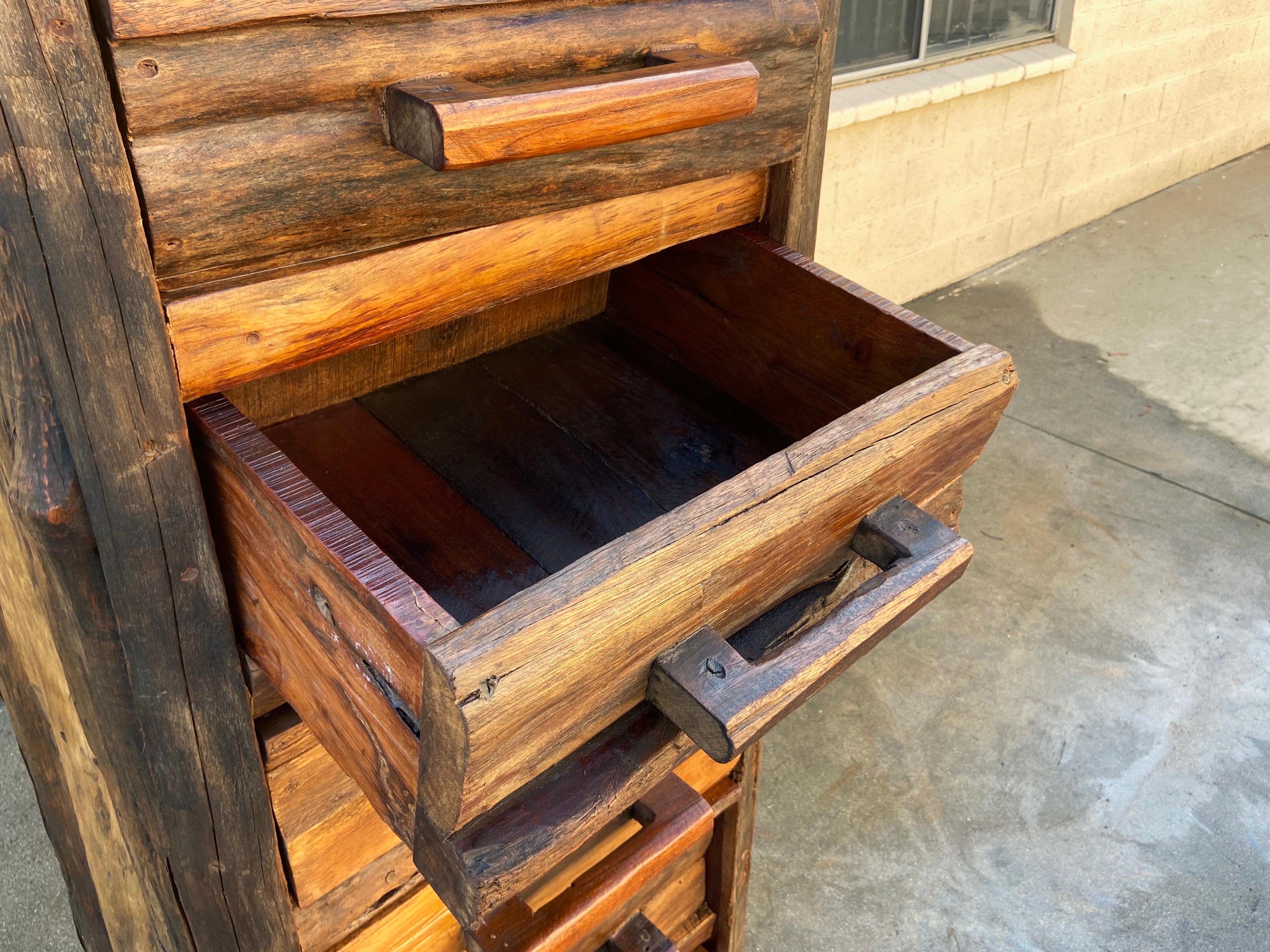 Rustic Cabin 6-Drawer Log Chest In Good Condition For Sale In Alhambra, CA