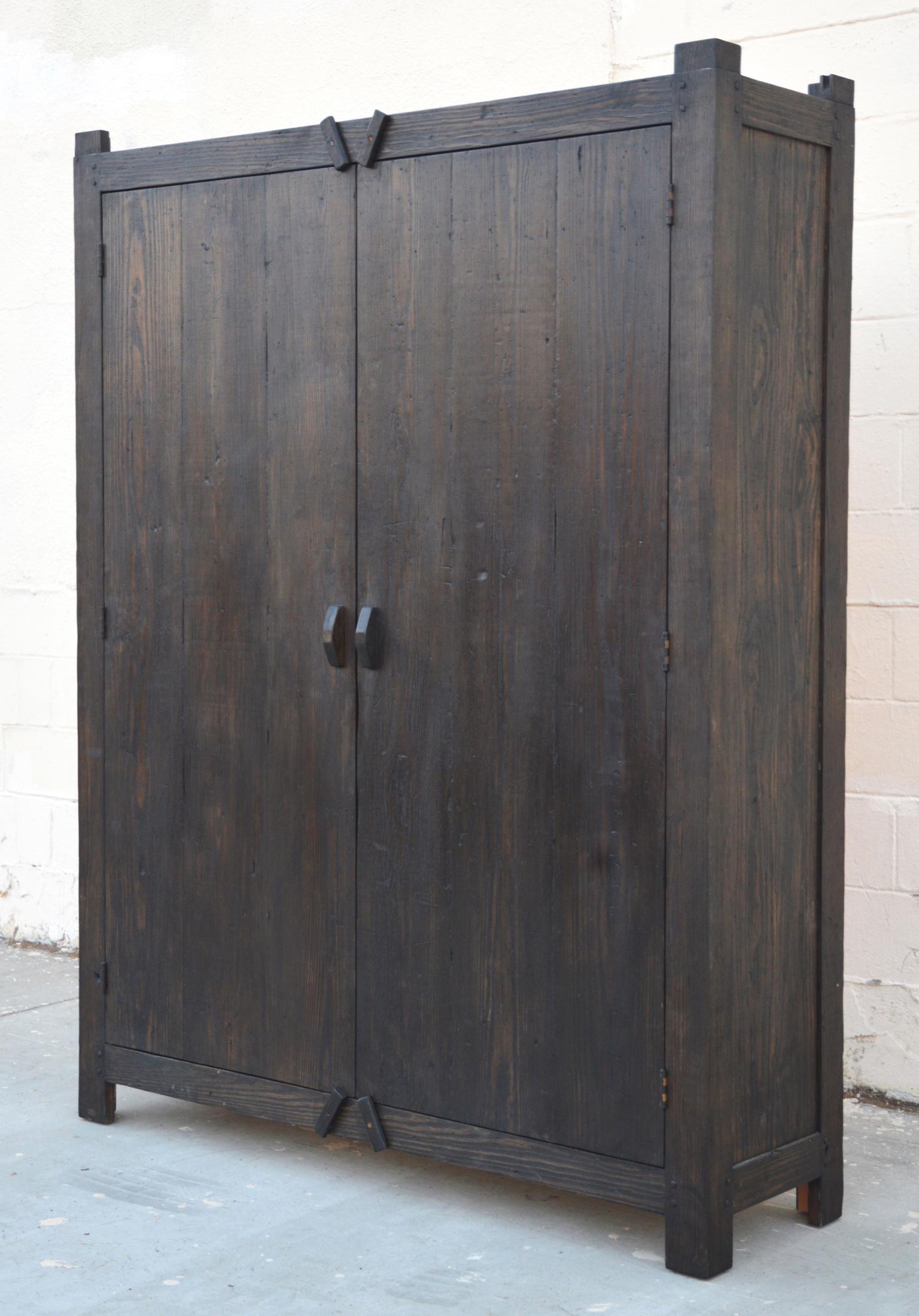 Rustic Cabinet in Reclaimed Heart Pine For Sale 5