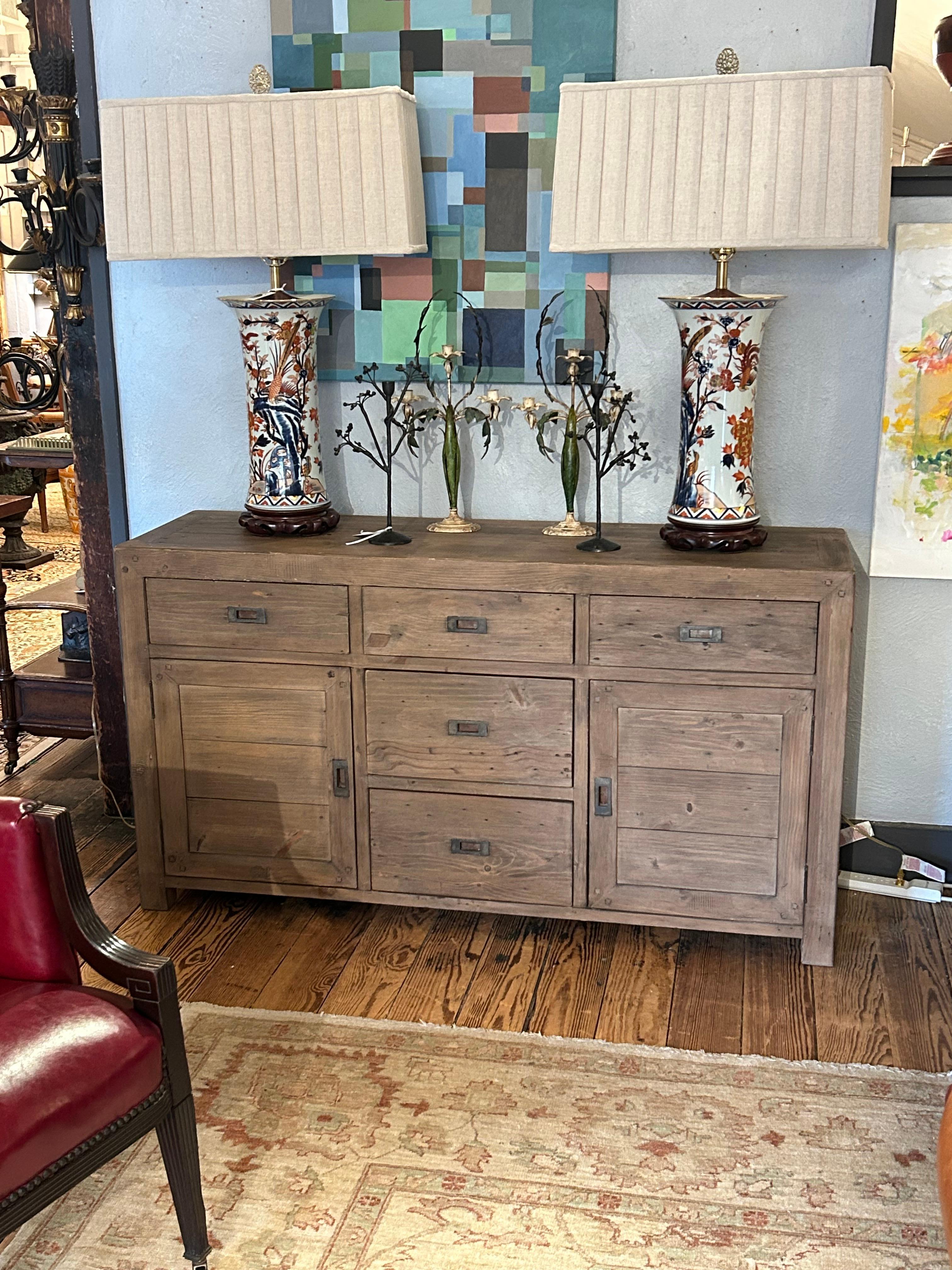 Rustico Credenza rustica in stile Campaigner in legno di recupero in vendita
