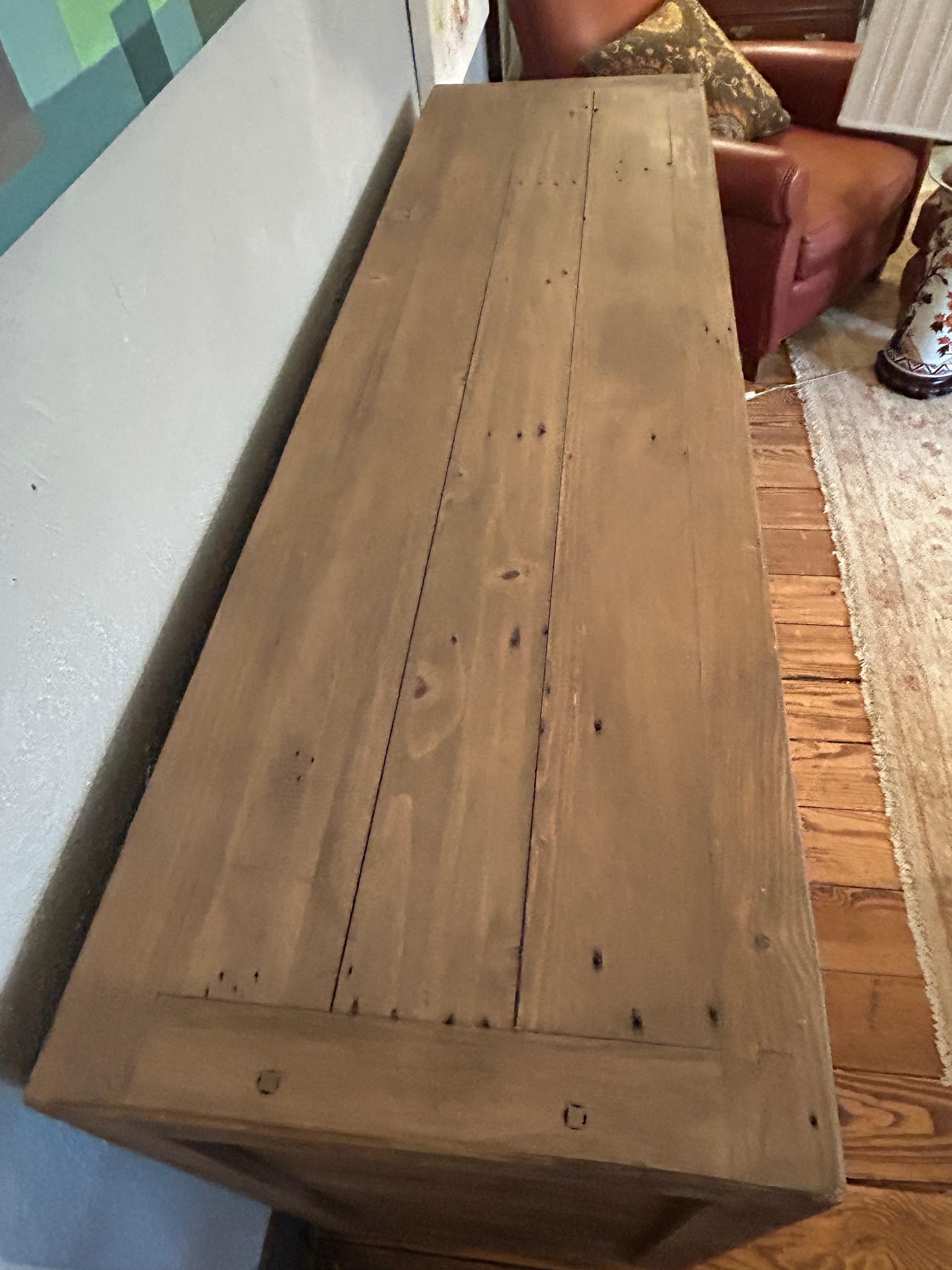 Fine XX secolo Credenza rustica in stile Campaigner in legno di recupero in vendita