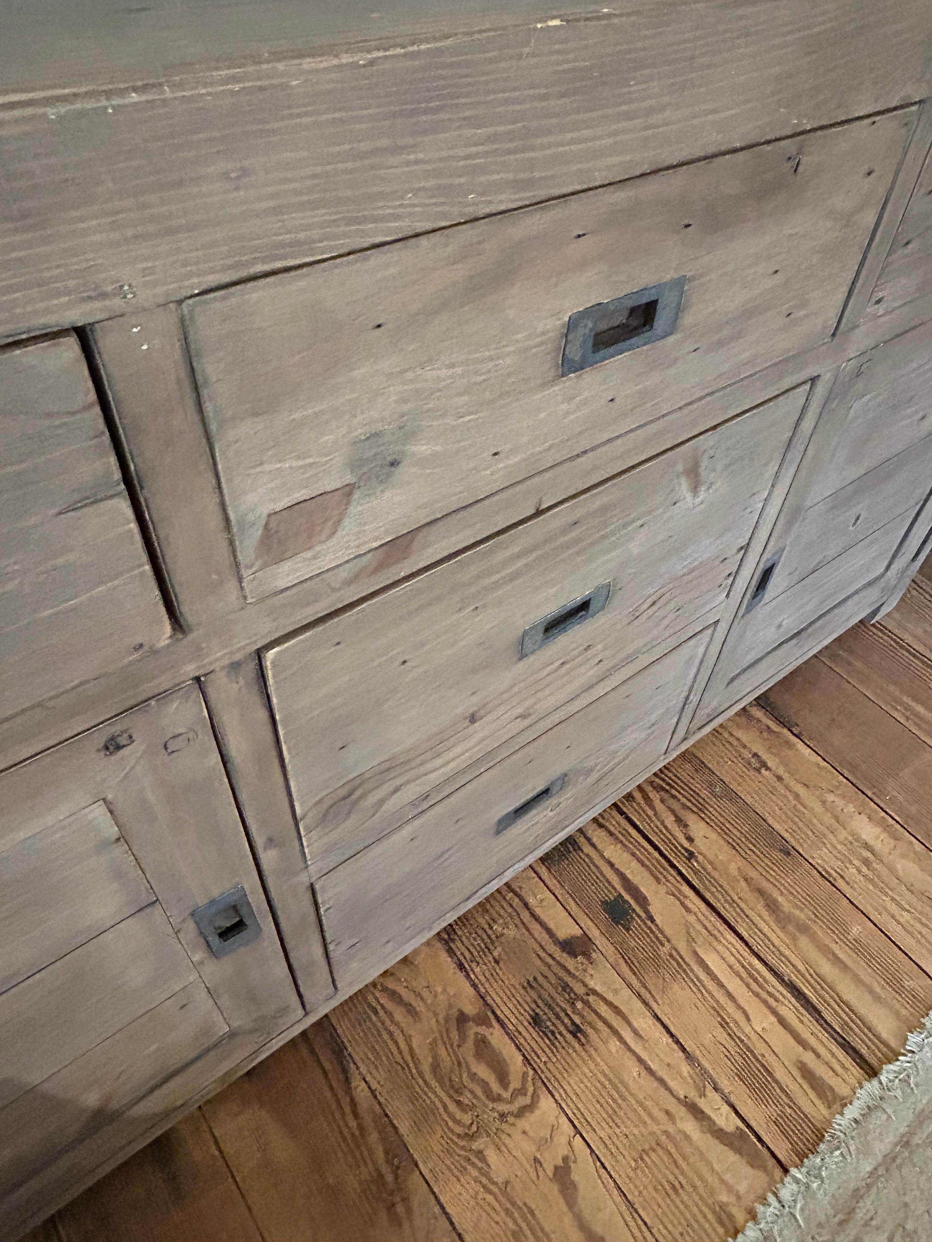 Legno di recupero Credenza rustica in stile Campaigner in legno di recupero in vendita