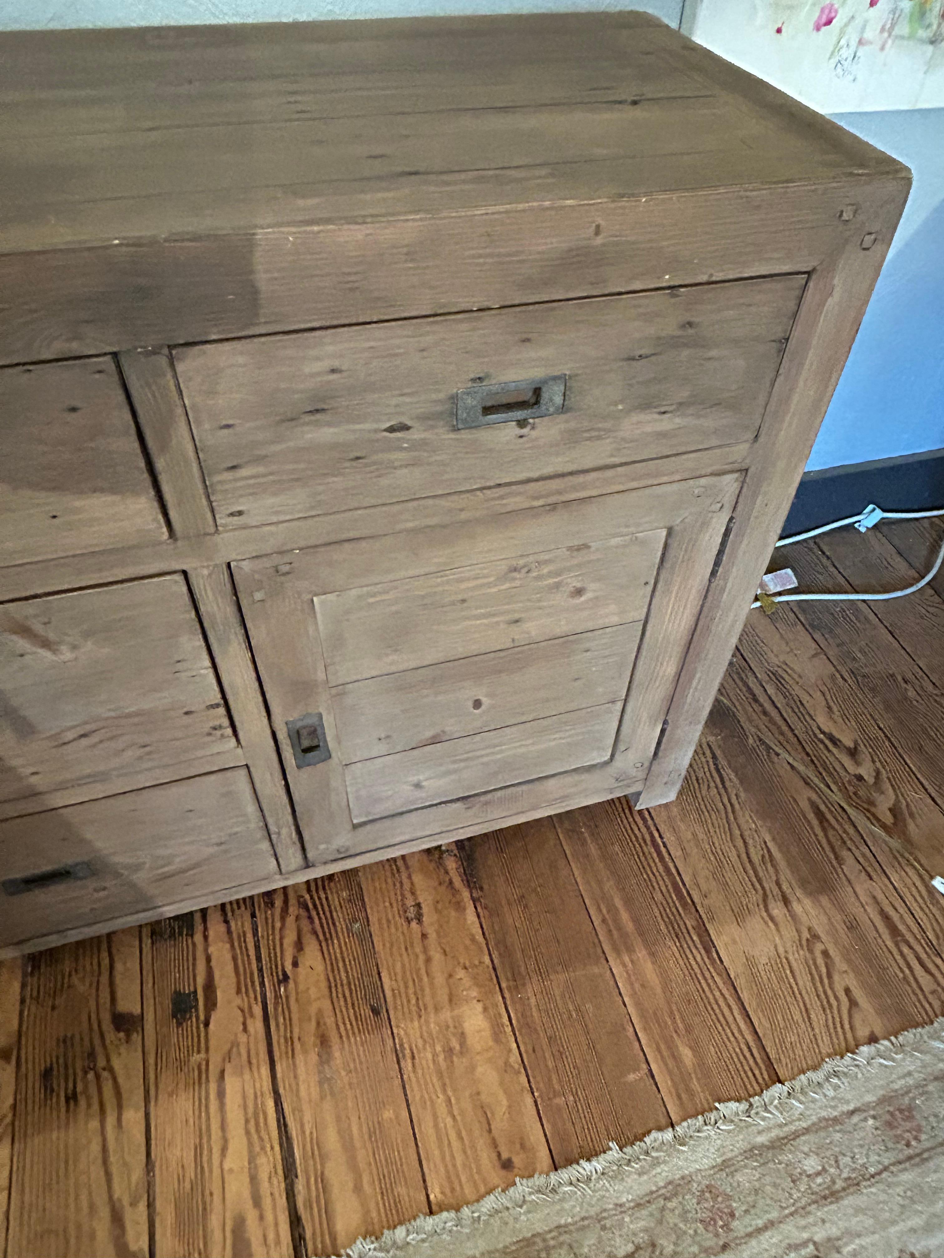 Credenza rustica in stile Campaigner in legno di recupero in vendita 2