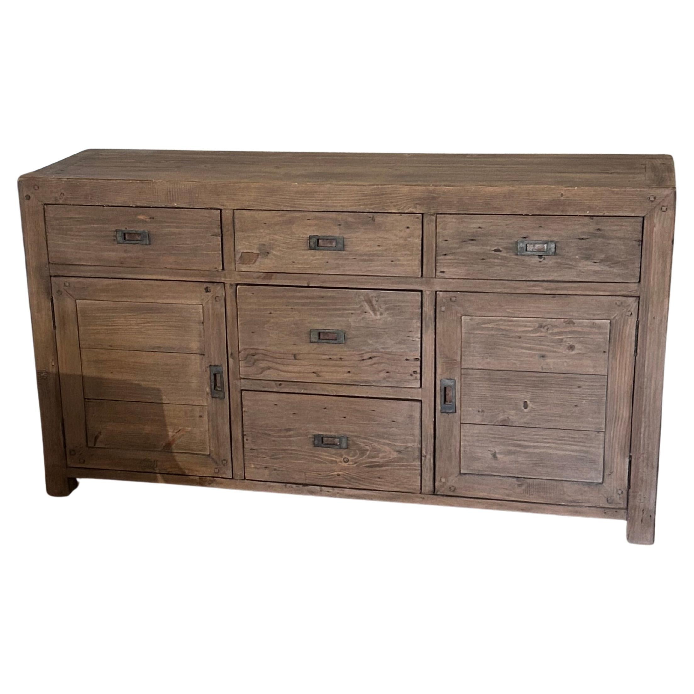 Buffet rustique en bois recyclé de style Campaigner