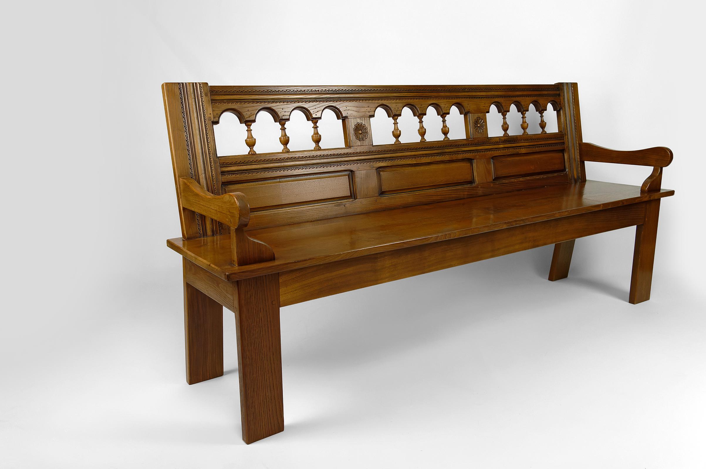 Sculpté Banc de ferme rustique en chêne sculpté, France, 20e siècle