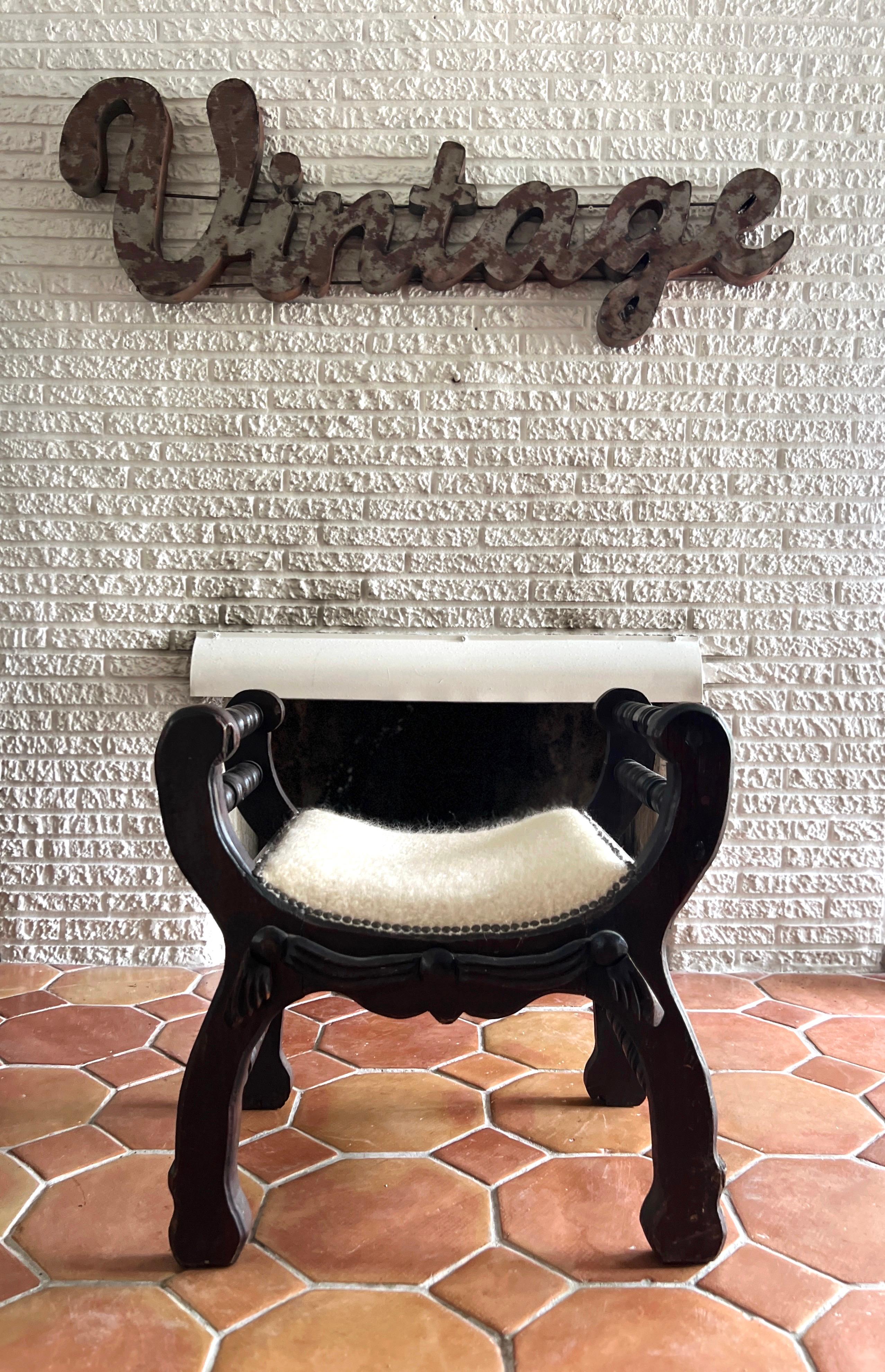 Rustic Carved Wood Bench in Ivory Boucle by Pierre Frey, Mexico, circa 1960s For Sale 6