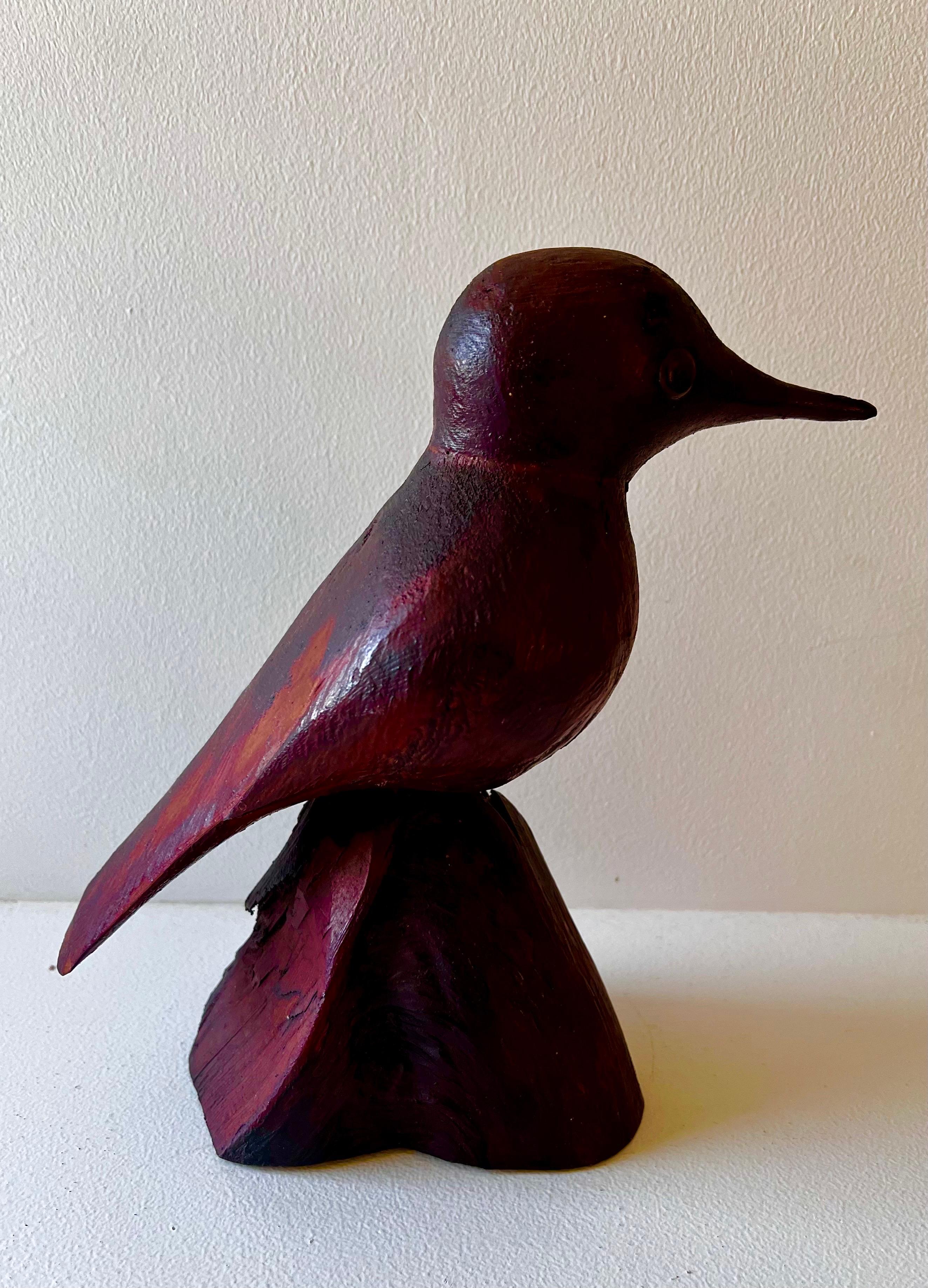 Uccello rustico in legno intagliato su supporto In condizioni buone in vendita a Philadelphia, PA