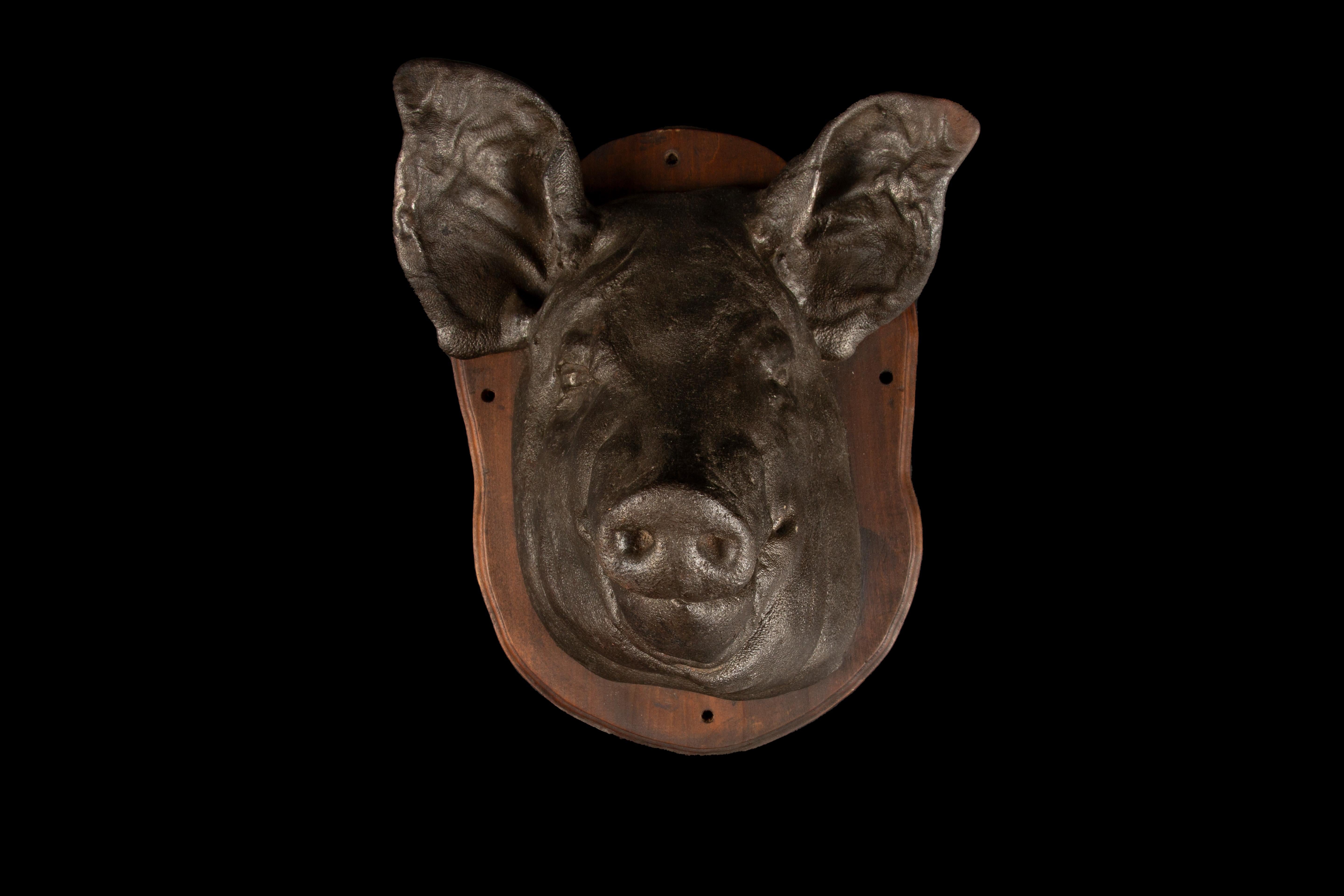 Rustic Cast Iron Pig Head Trade Sign In Excellent Condition In New York, NY