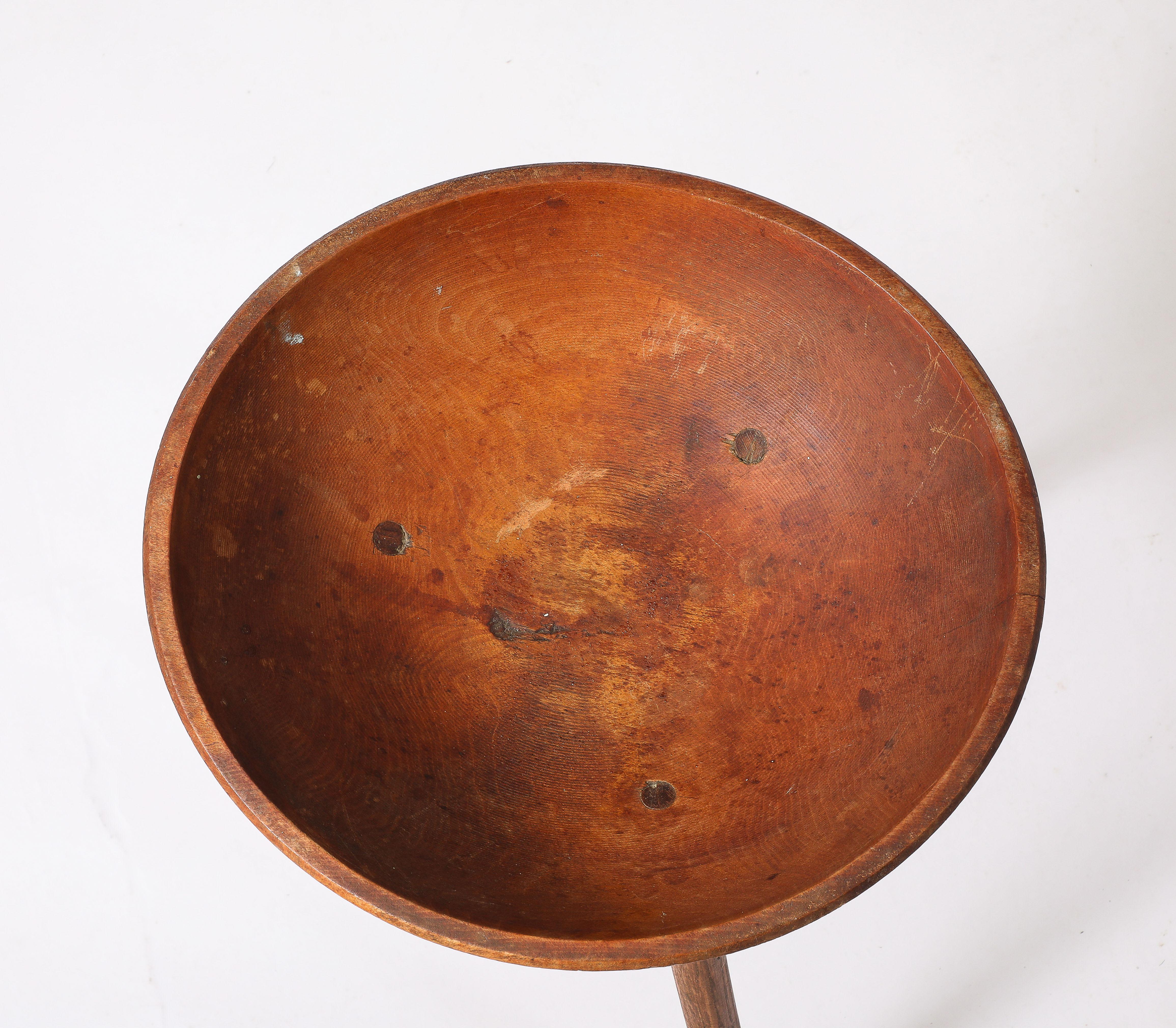 20ième siècle Catchall rustique sur trois pieds, États-Unis, années 1930 en vente