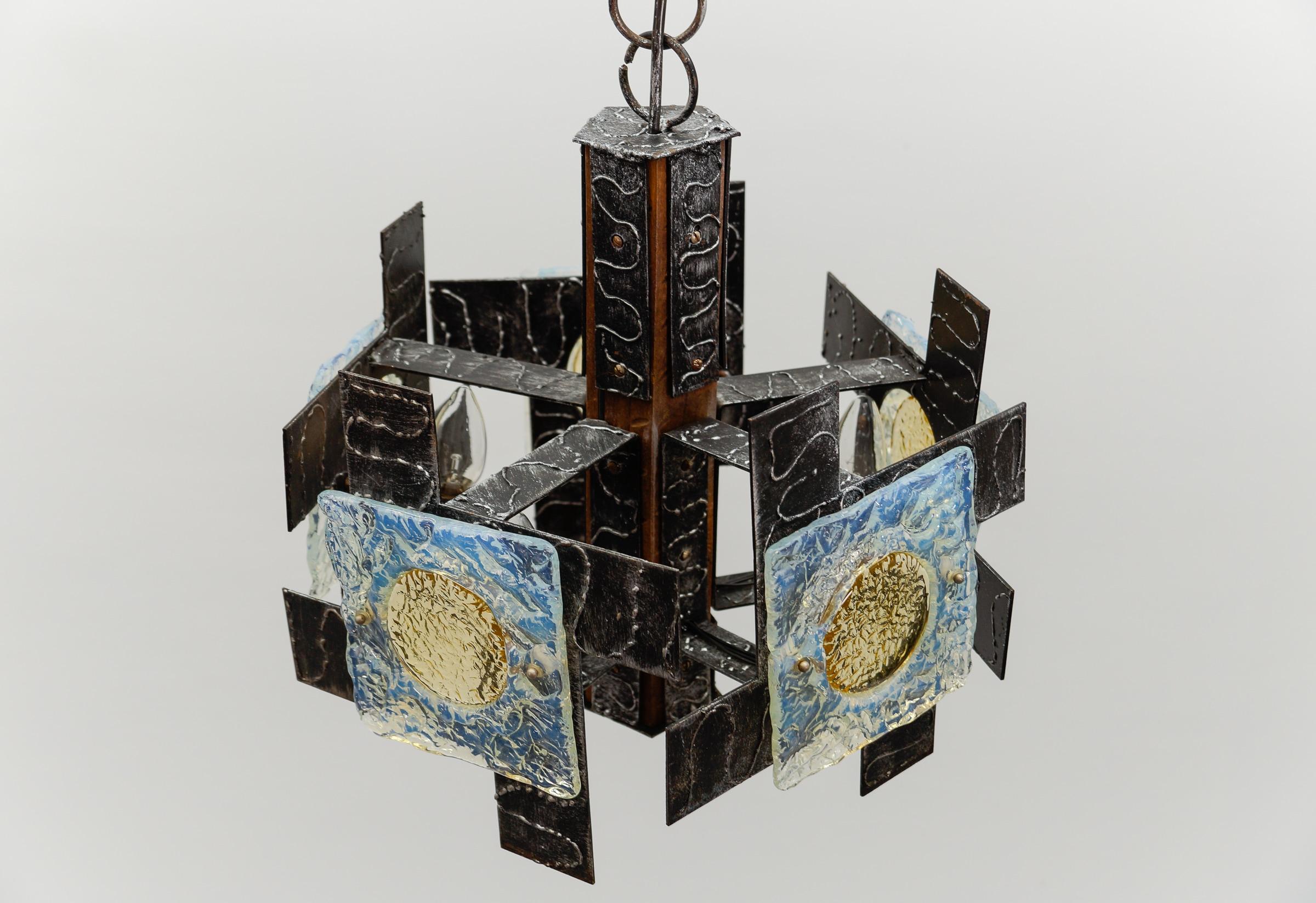 Rustikale Deckenleuchte aus Holz, Eisen und Murano-Glas, 1960er Jahre Italien im Angebot 7