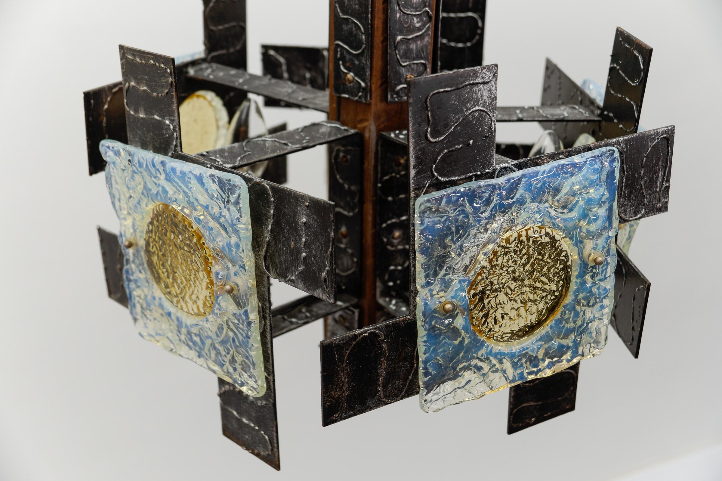 Rustikale Deckenleuchte aus Holz, Eisen und Murano-Glas, 1960er Jahre Italien im Angebot 8