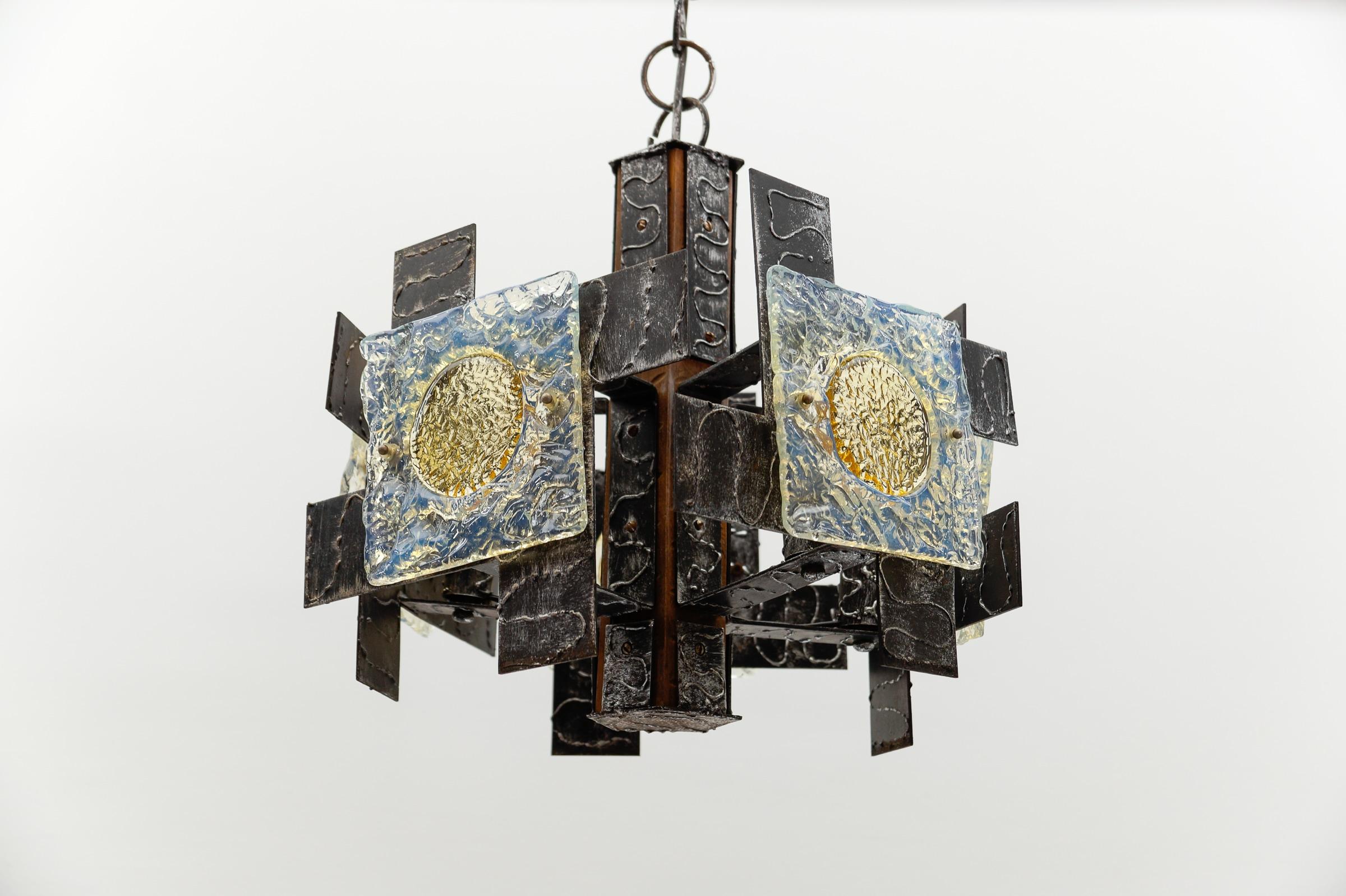 Rustikale Deckenleuchte aus Holz, Eisen und Murano-Glas, 1960er Jahre Italien im Angebot 1