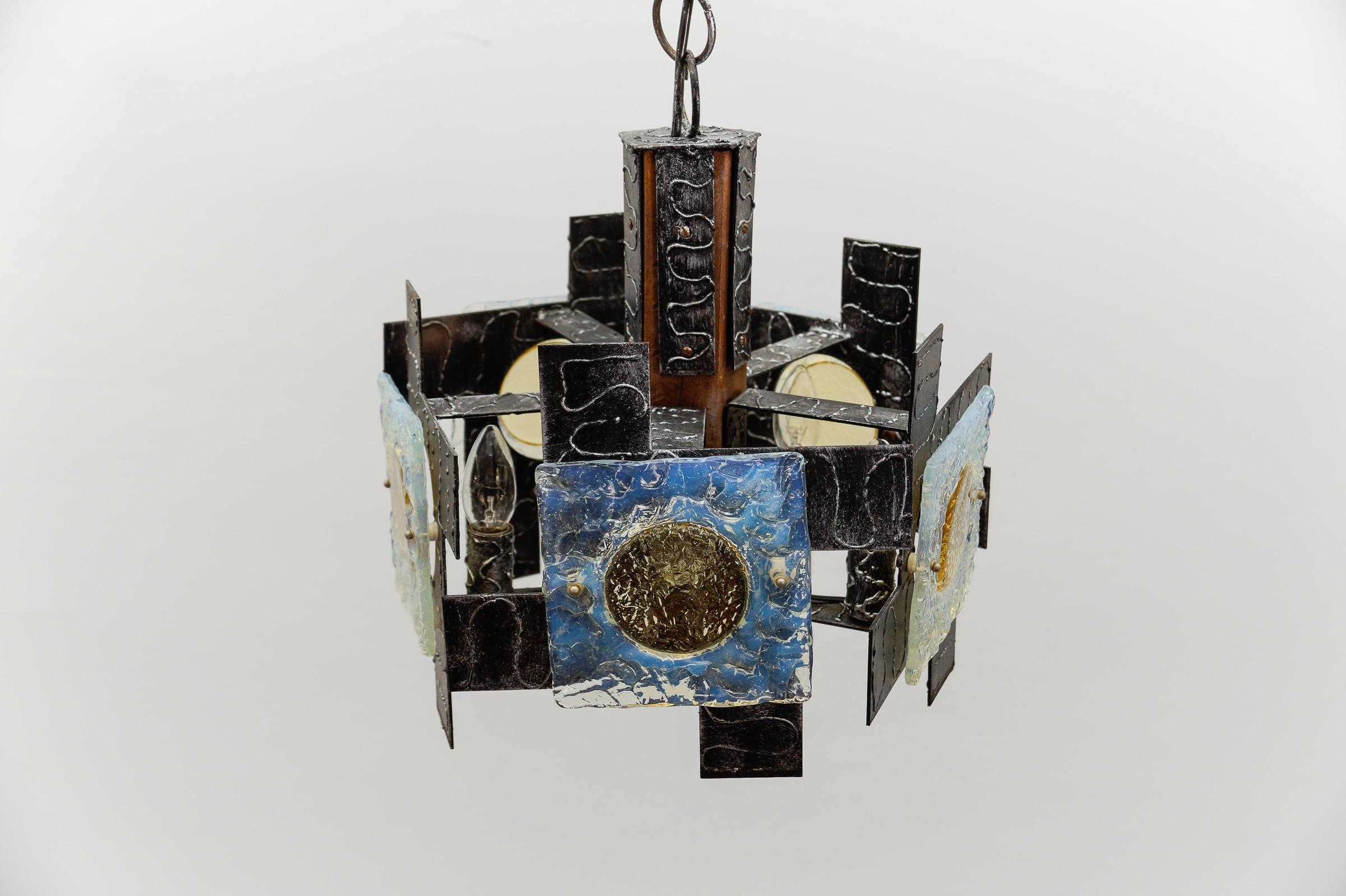 Rustikale Deckenleuchte aus Holz, Eisen und Murano-Glas, 1960er Jahre Italien im Angebot 3