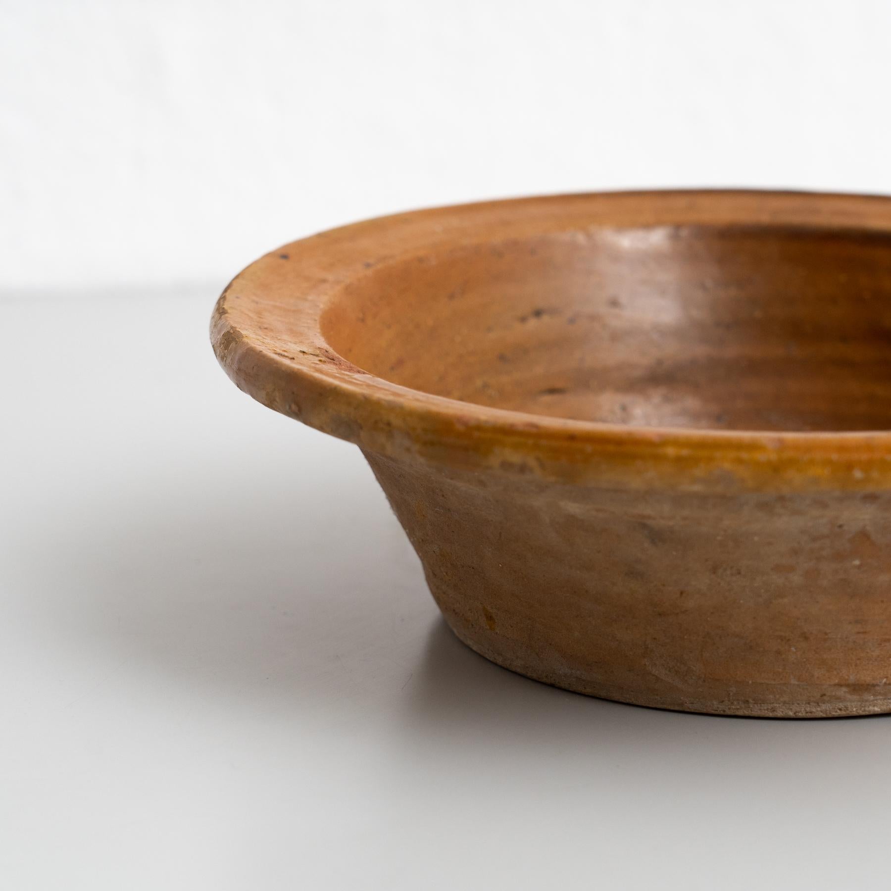 Jarrón plato de cerámica rústica en bonito tono tierra - Principios del siglo XX en venta 3