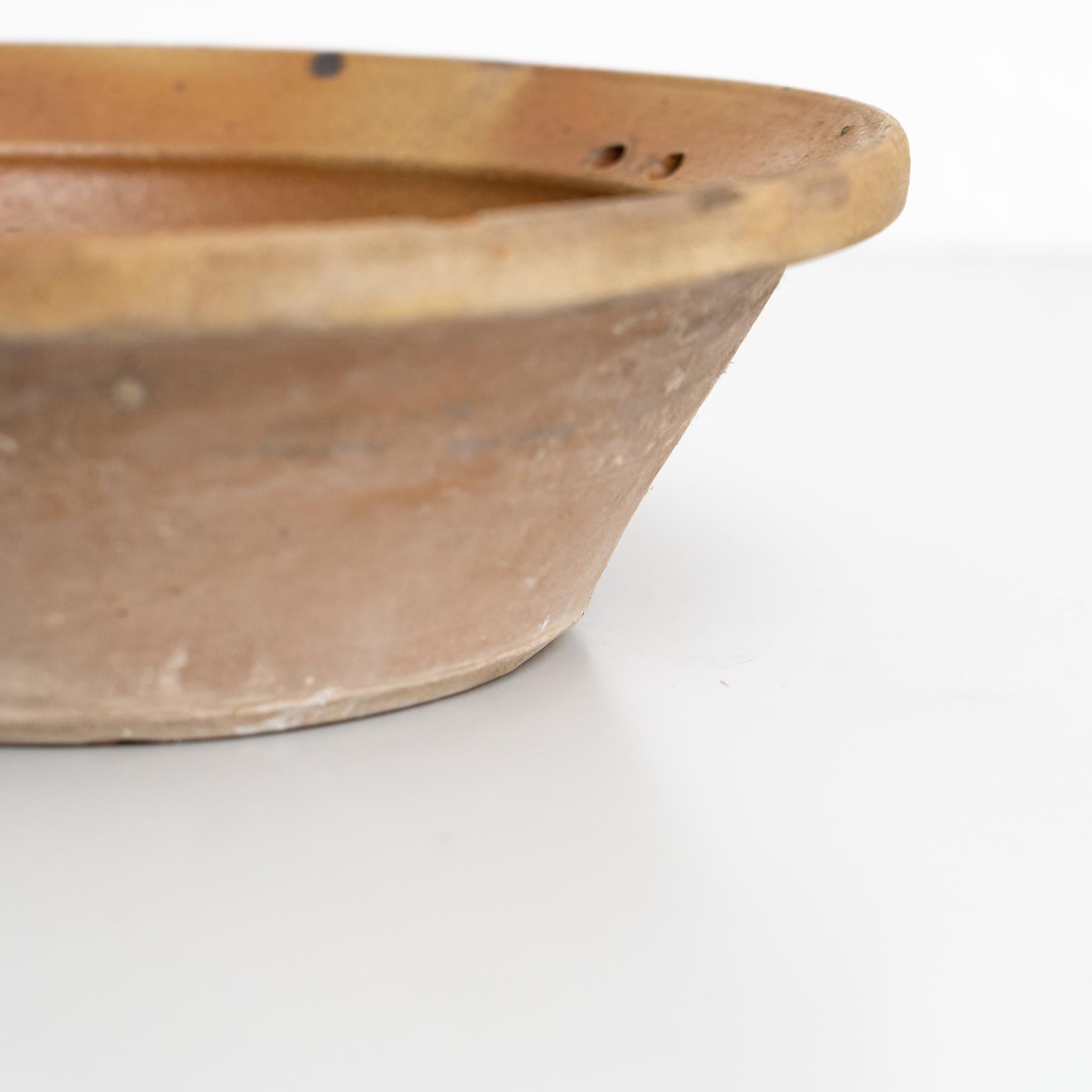 Jarrón plato de cerámica rústica en bonito tono tierra - Principios del siglo XX en venta 4
