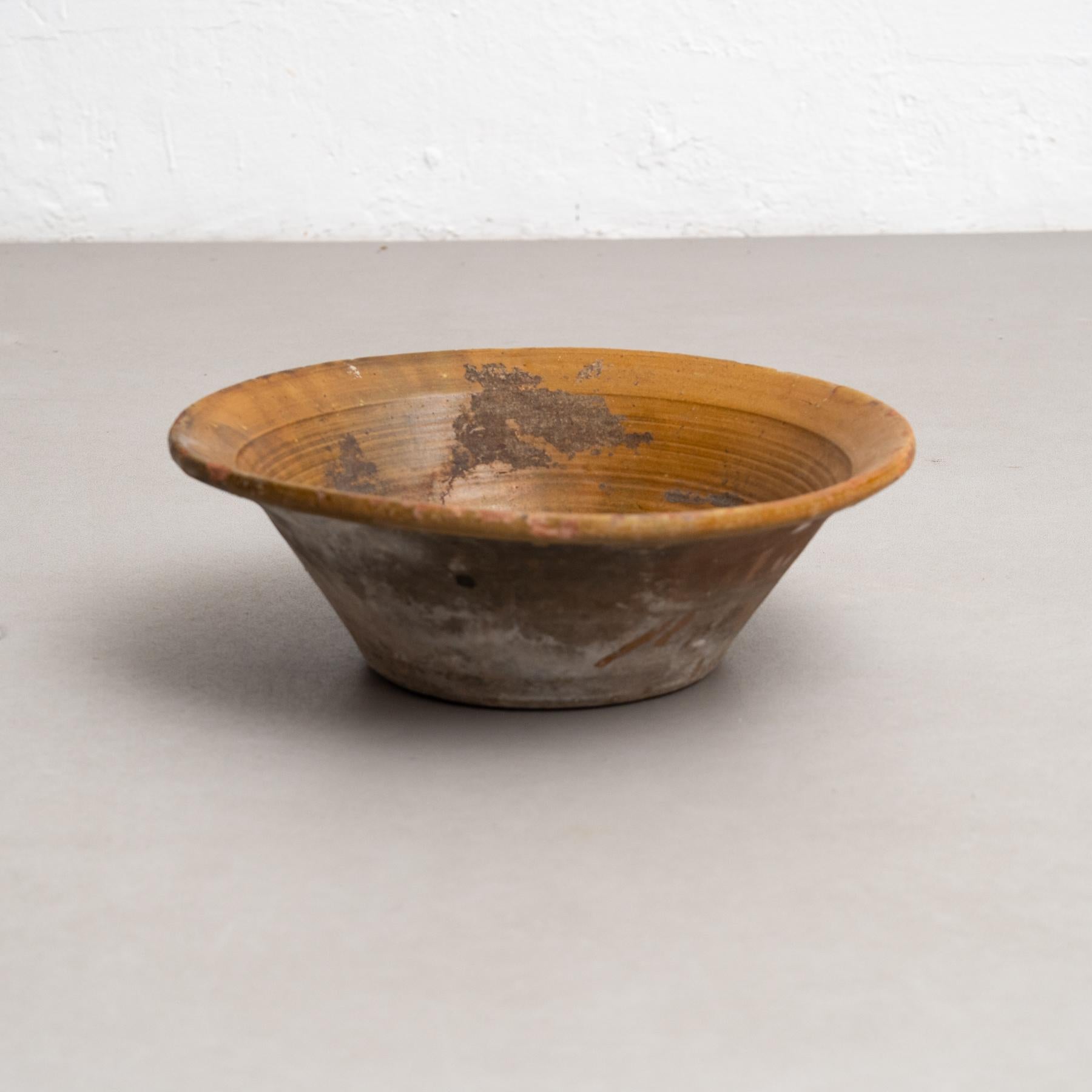Espagnol Vase rustique en céramique de couleur terre - Début du 20e siècle en vente