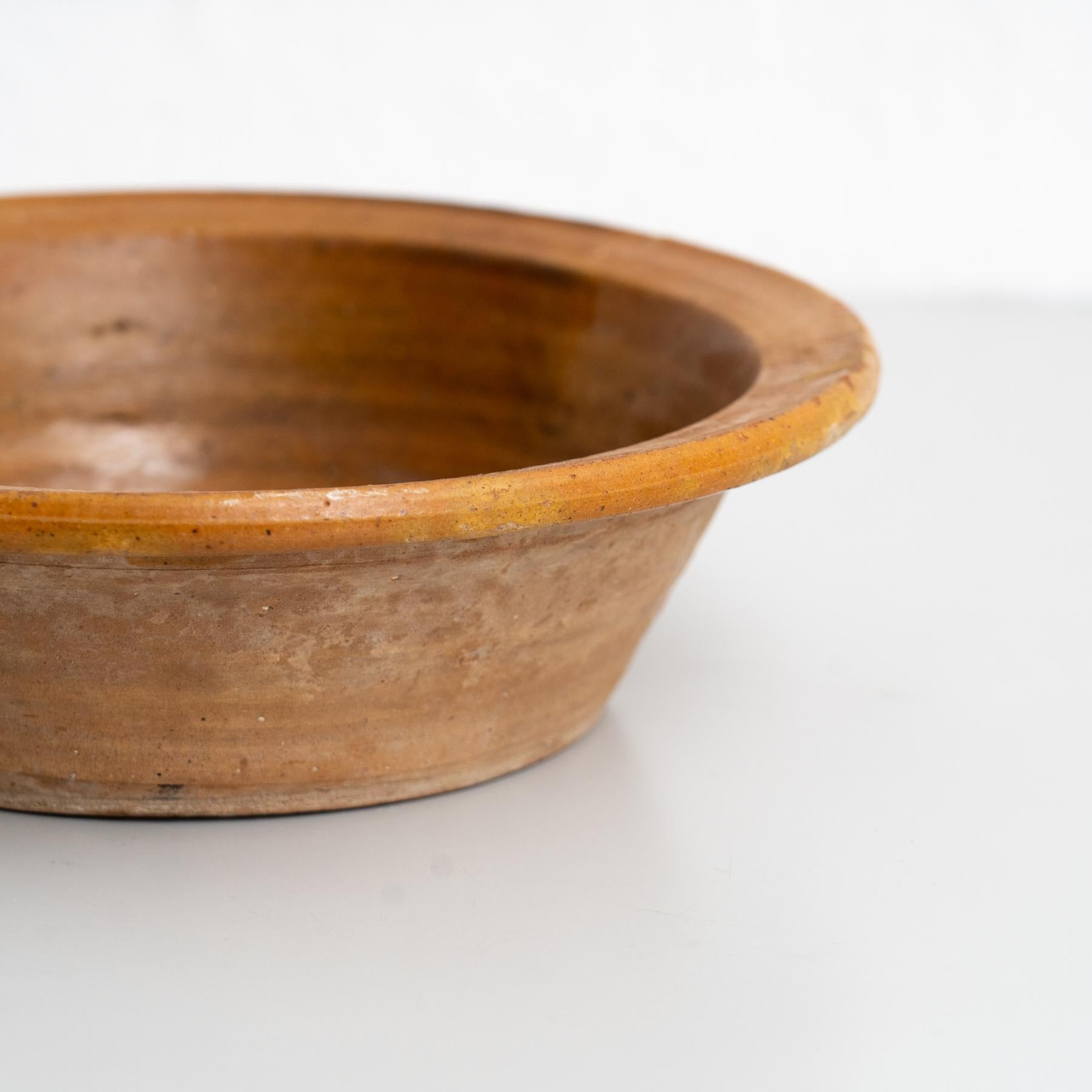 Jarrón plato de cerámica rústica en bonito tono tierra - Principios del siglo XX en venta 1