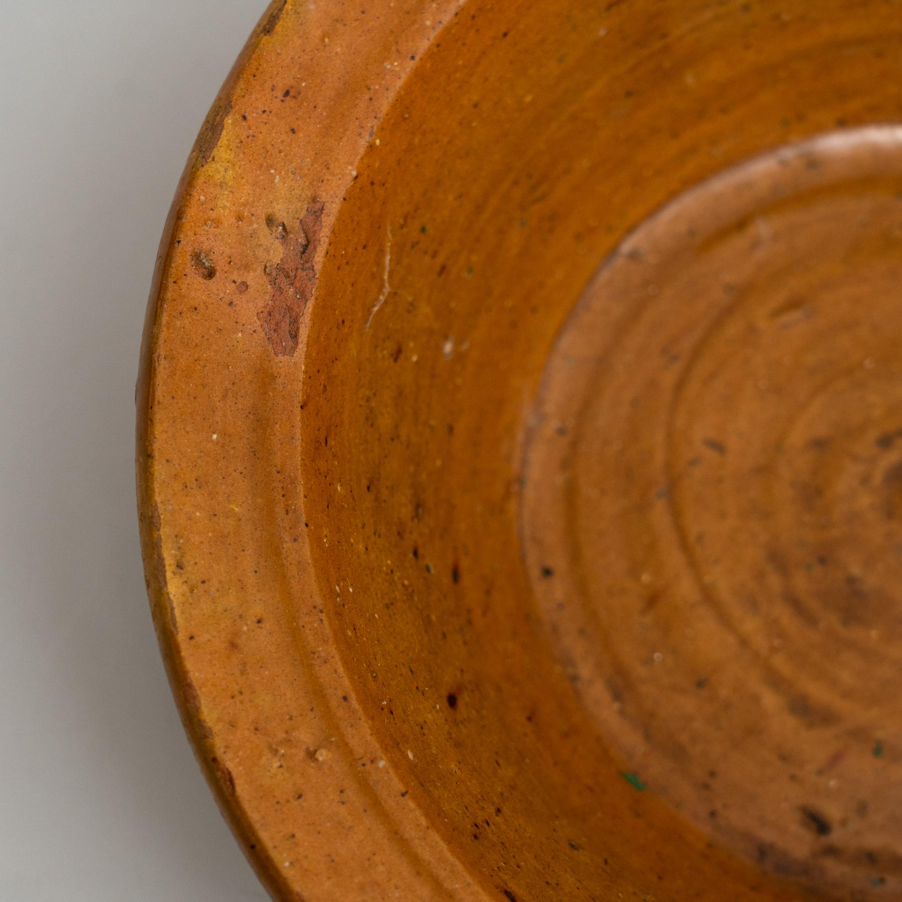 Jarrón plato de cerámica rústica en bonito tono tierra - Principios del siglo XX en venta 2