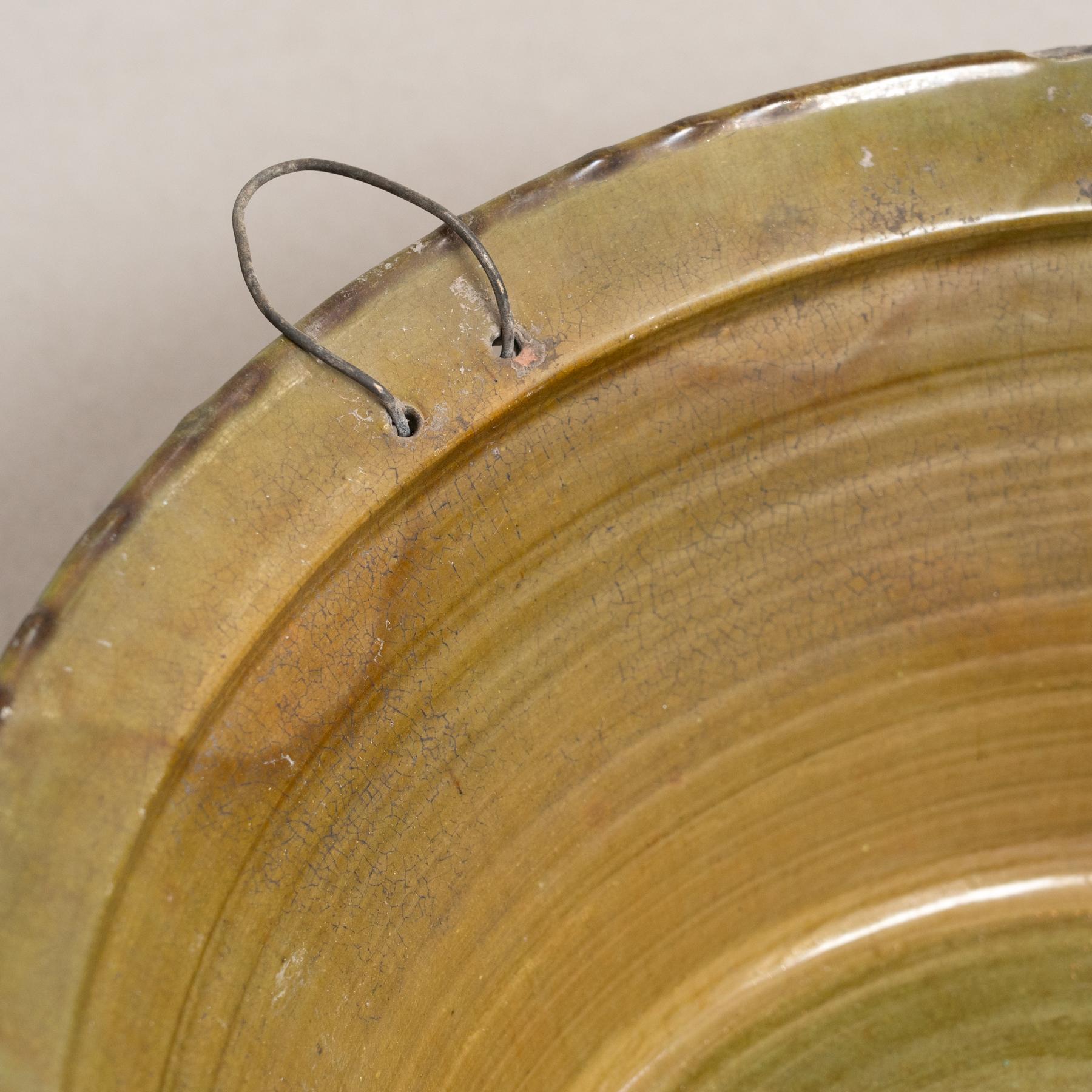 Jarrón Rústico de Plato de Cerámica en Bonito Tono Verde - Principios del Siglo XX Español en venta