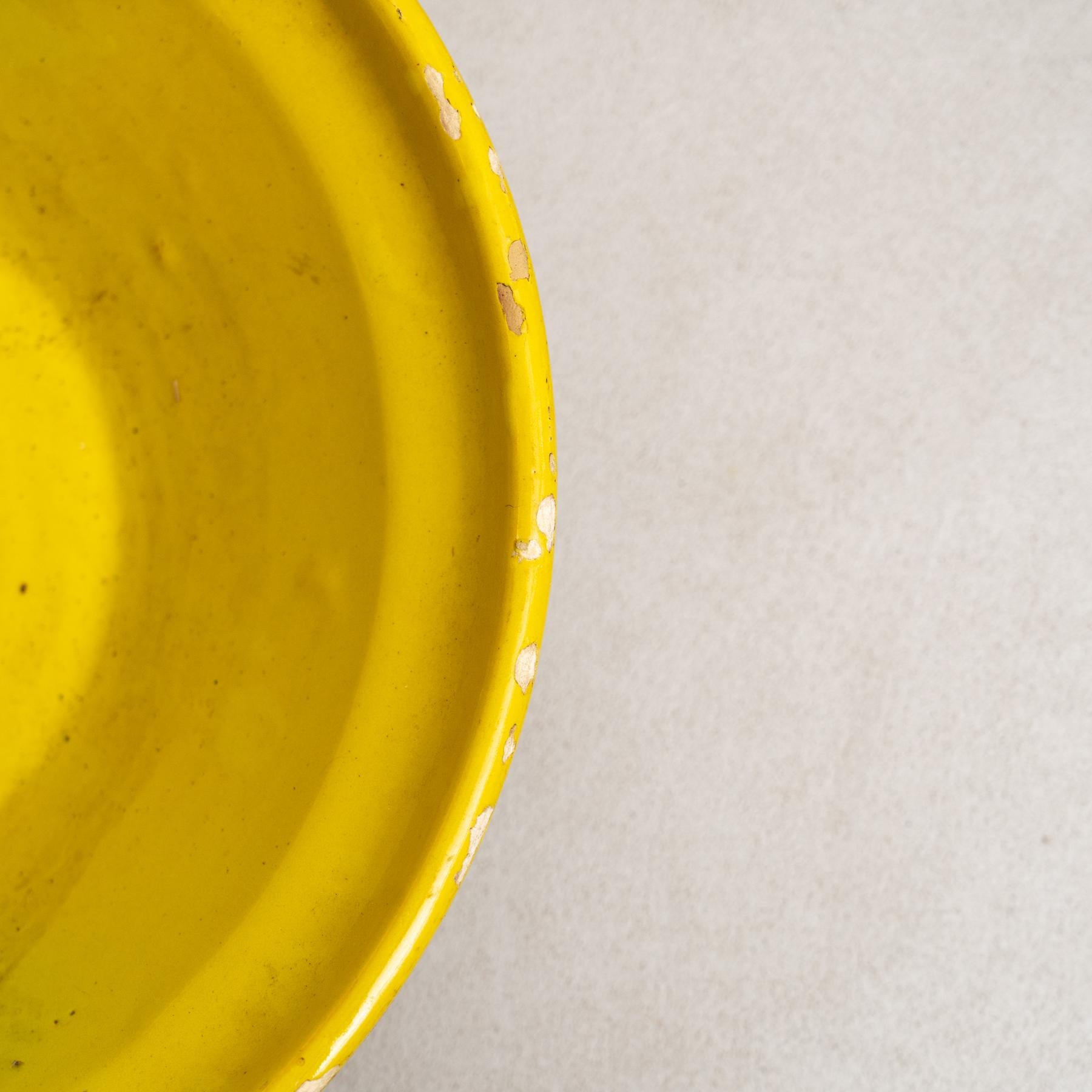 Jarrón Plato de Cerámica Rústica en Bonito Tono Amarillo - Principios S. XX en venta 4