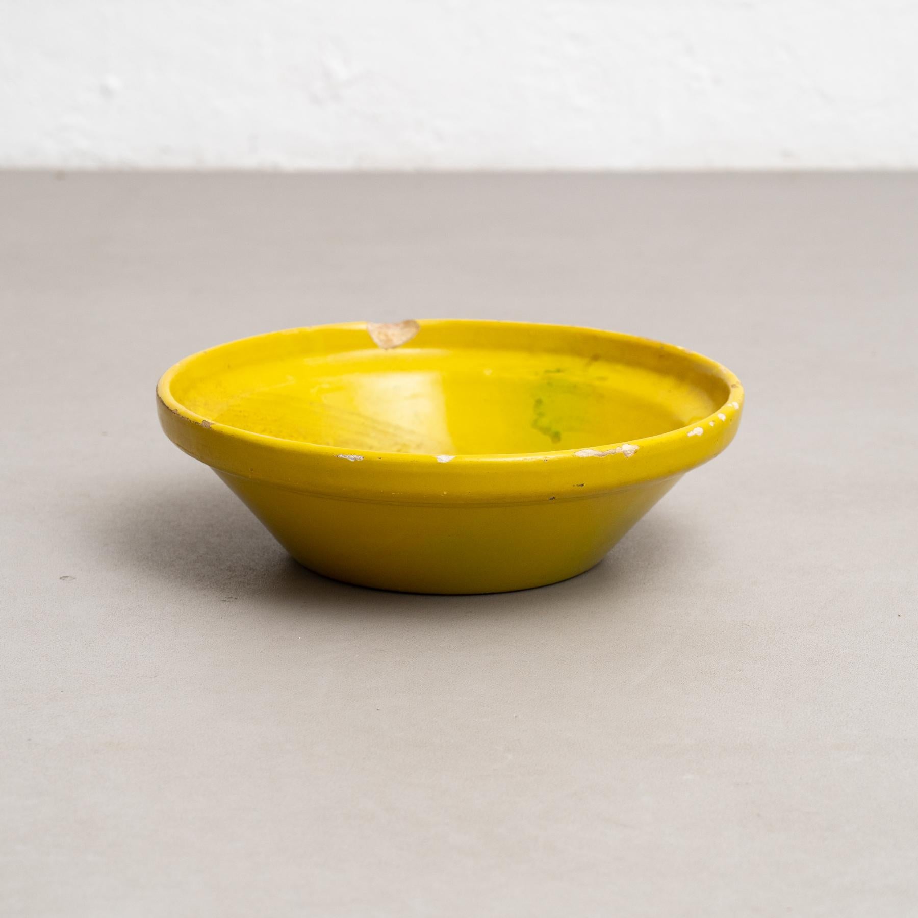 Jarrón Plato de Cerámica Rústica en Bonito Tono Amarillo - Principios S. XX Español en venta