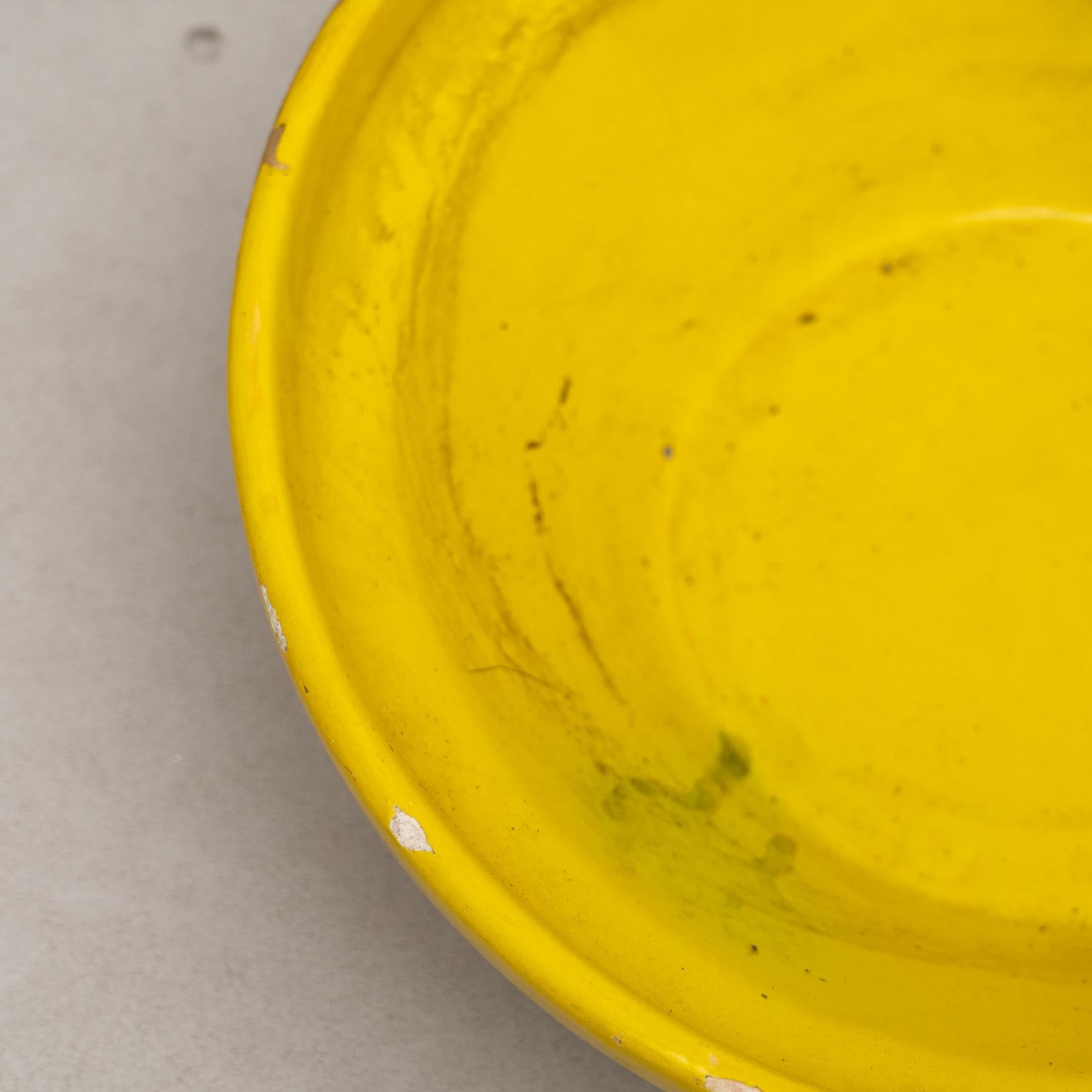 Jarrón Plato de Cerámica Rústica en Bonito Tono Amarillo - Principios S. XX Cerámico en venta