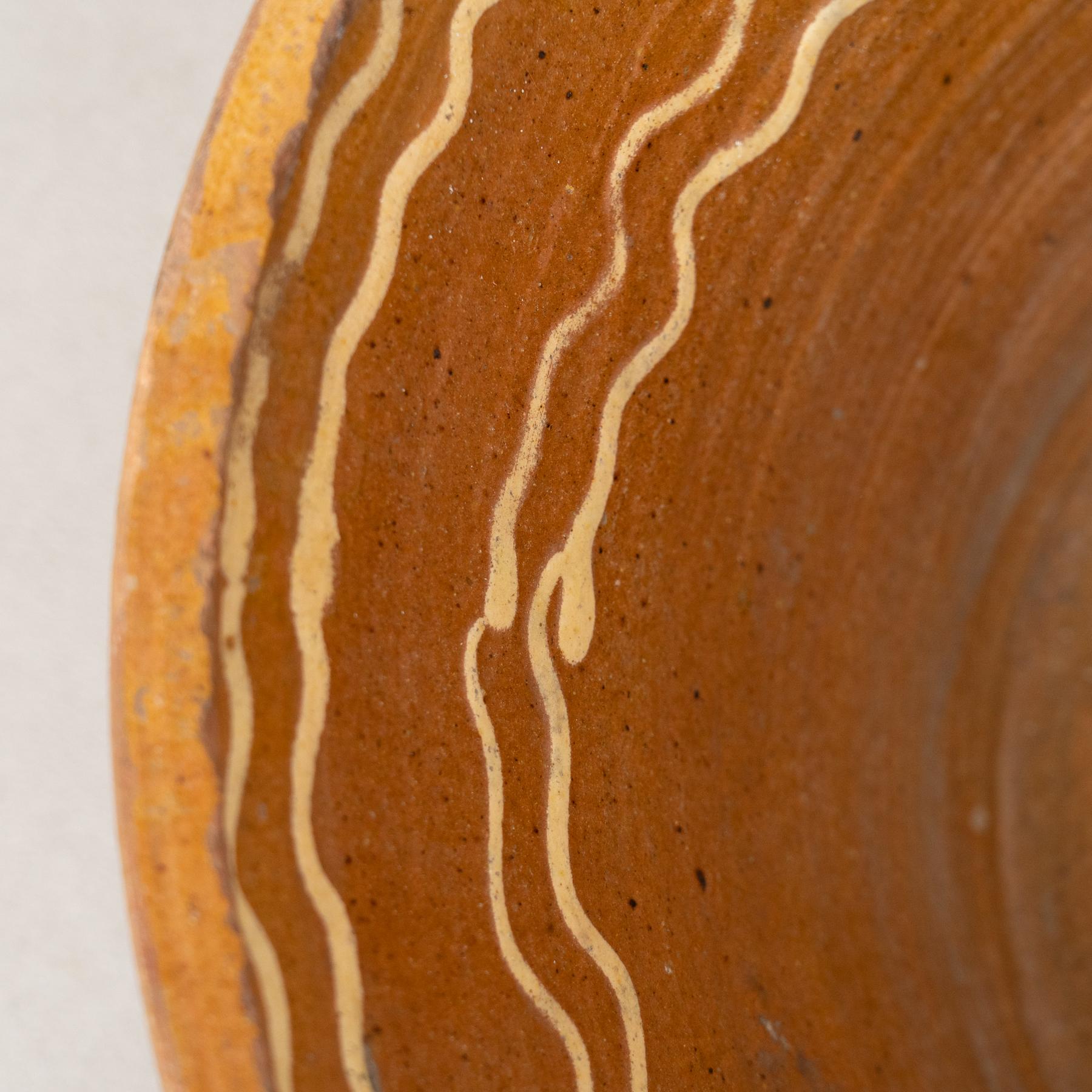 Vase rustique en céramique avec détails peints à la main - Début du 20e siècle en vente 1