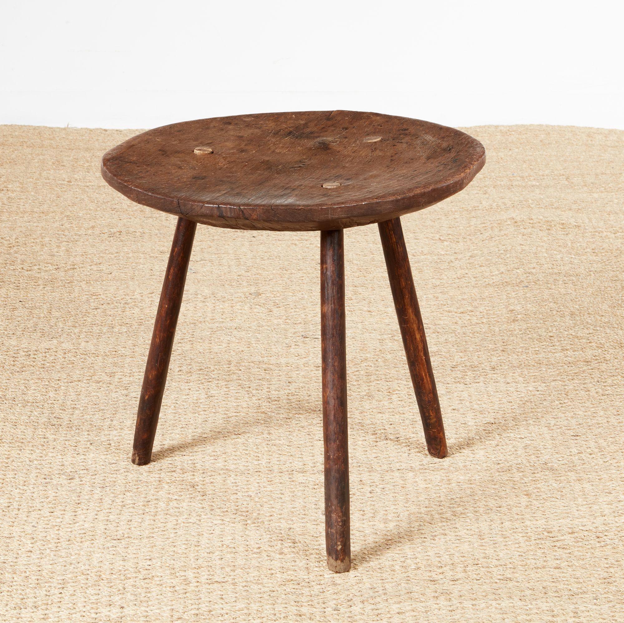 Rustique Table de grillon rustique à plateau de fromage en vente