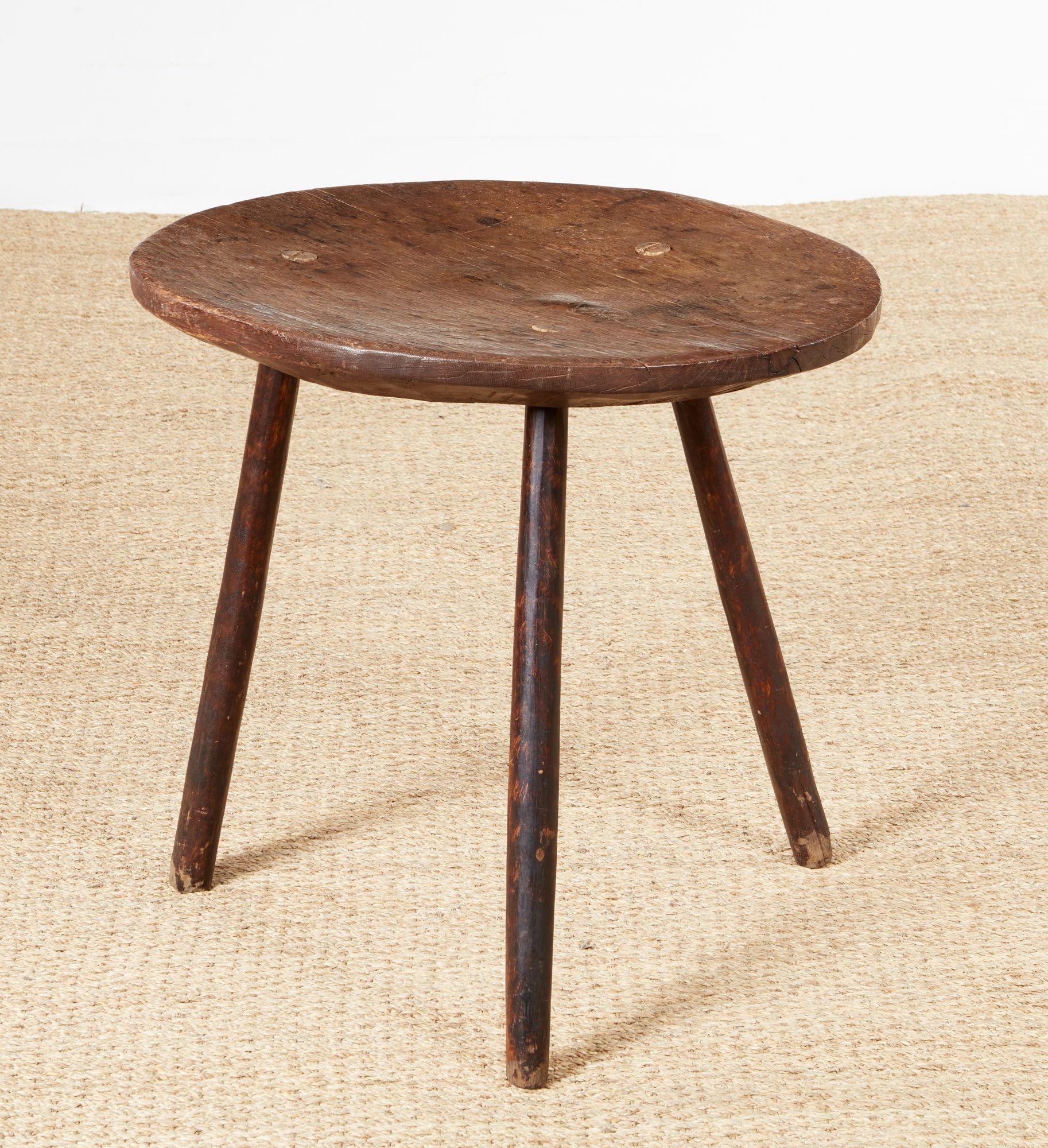 Anglais Table de grillon rustique à plateau de fromage en vente