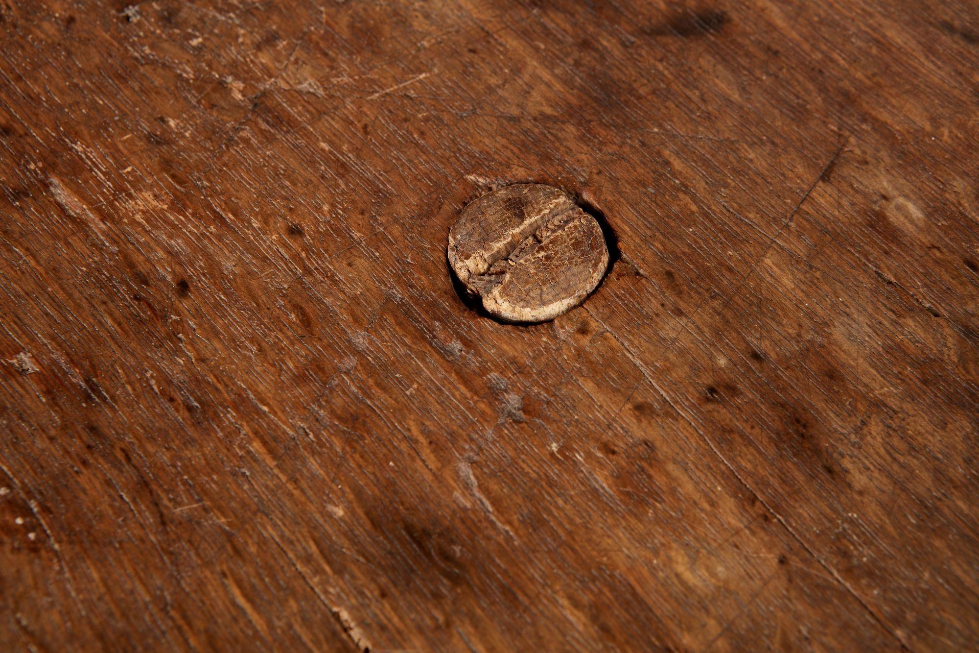 Table de grillon rustique à plateau de fromage en vente 1
