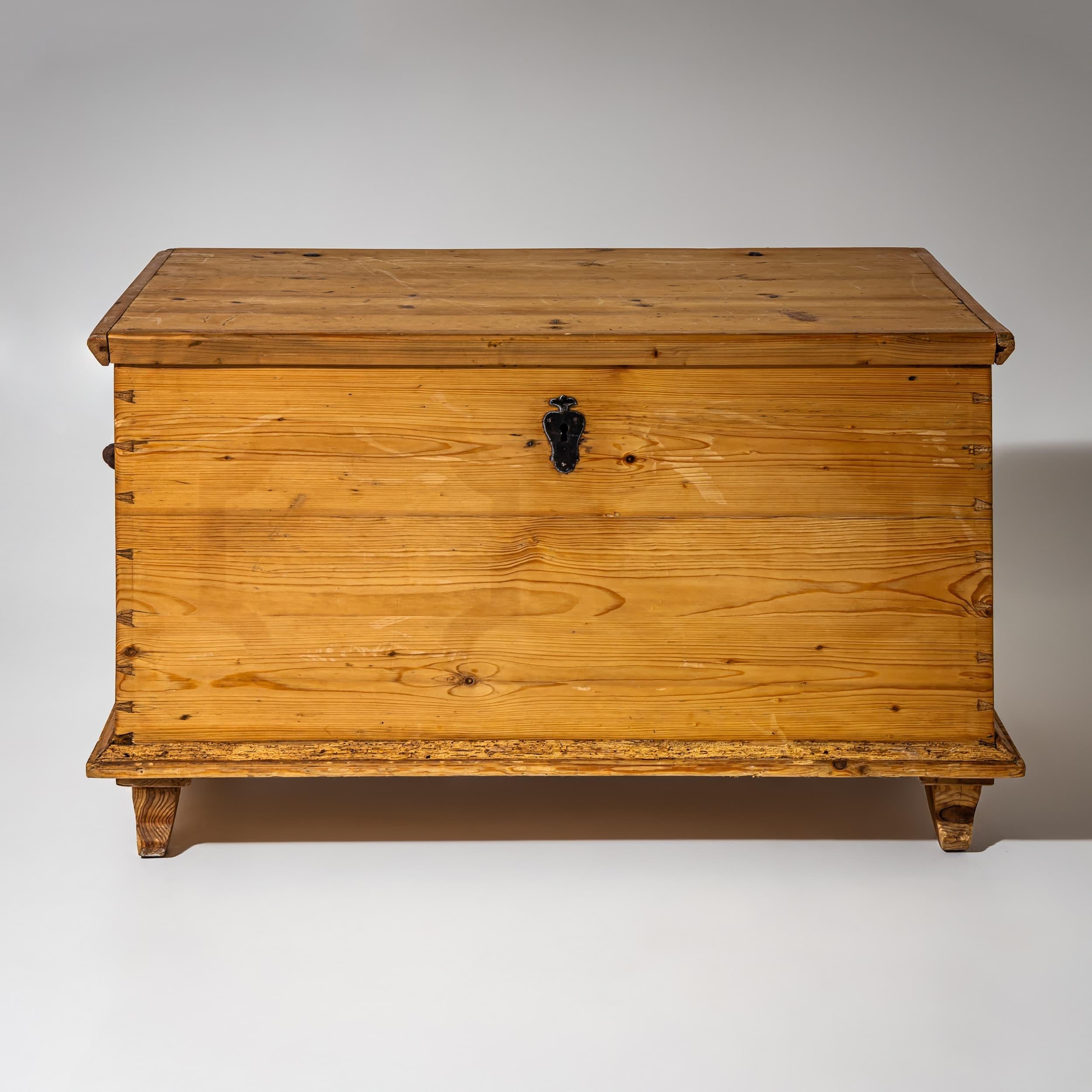 Tedesco Cassapanca rustica, Germania meridionale/Francia, abete, metà del XIX secolo in vendita