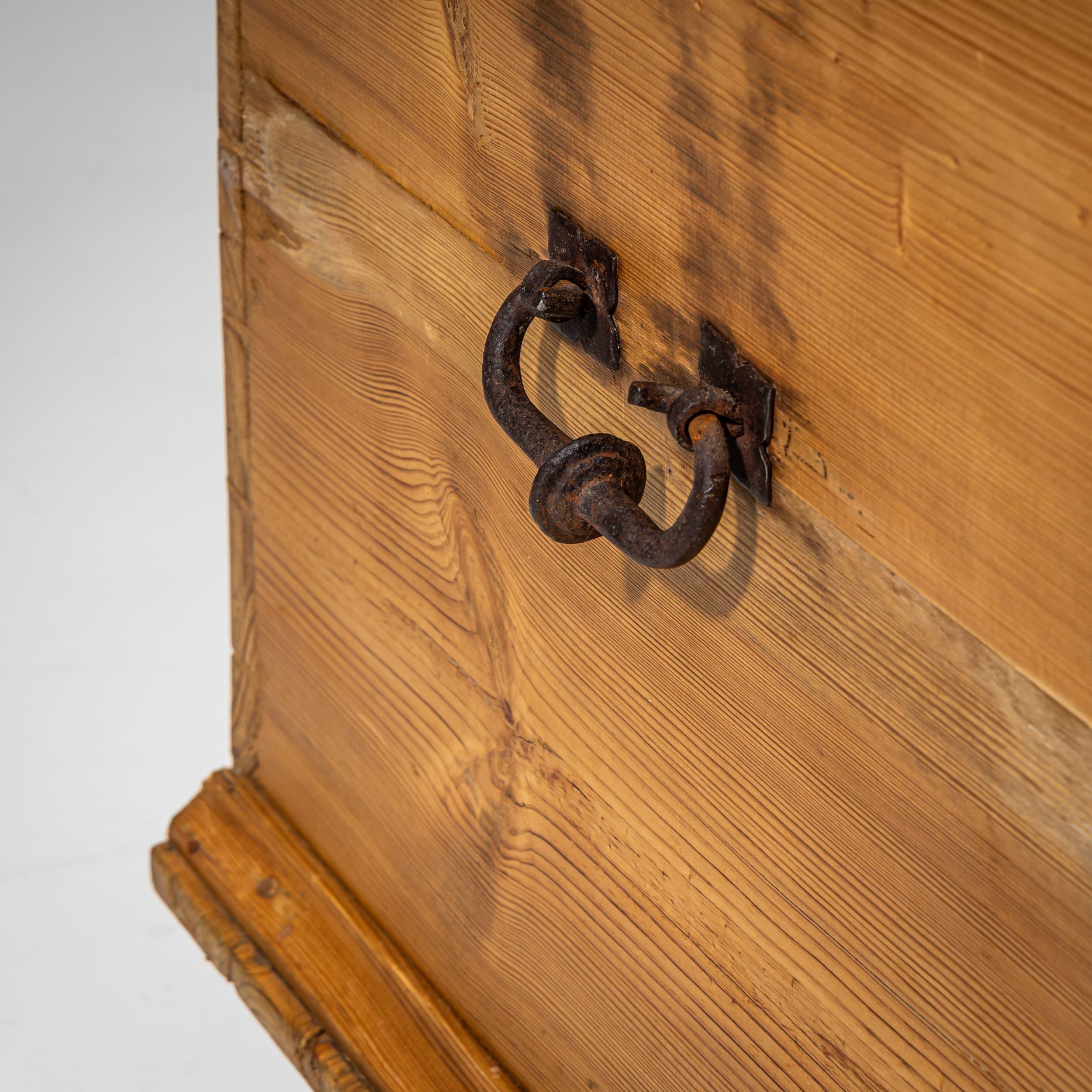 Cassapanca rustica, Germania meridionale/Francia, abete, metà del XIX secolo in vendita 1