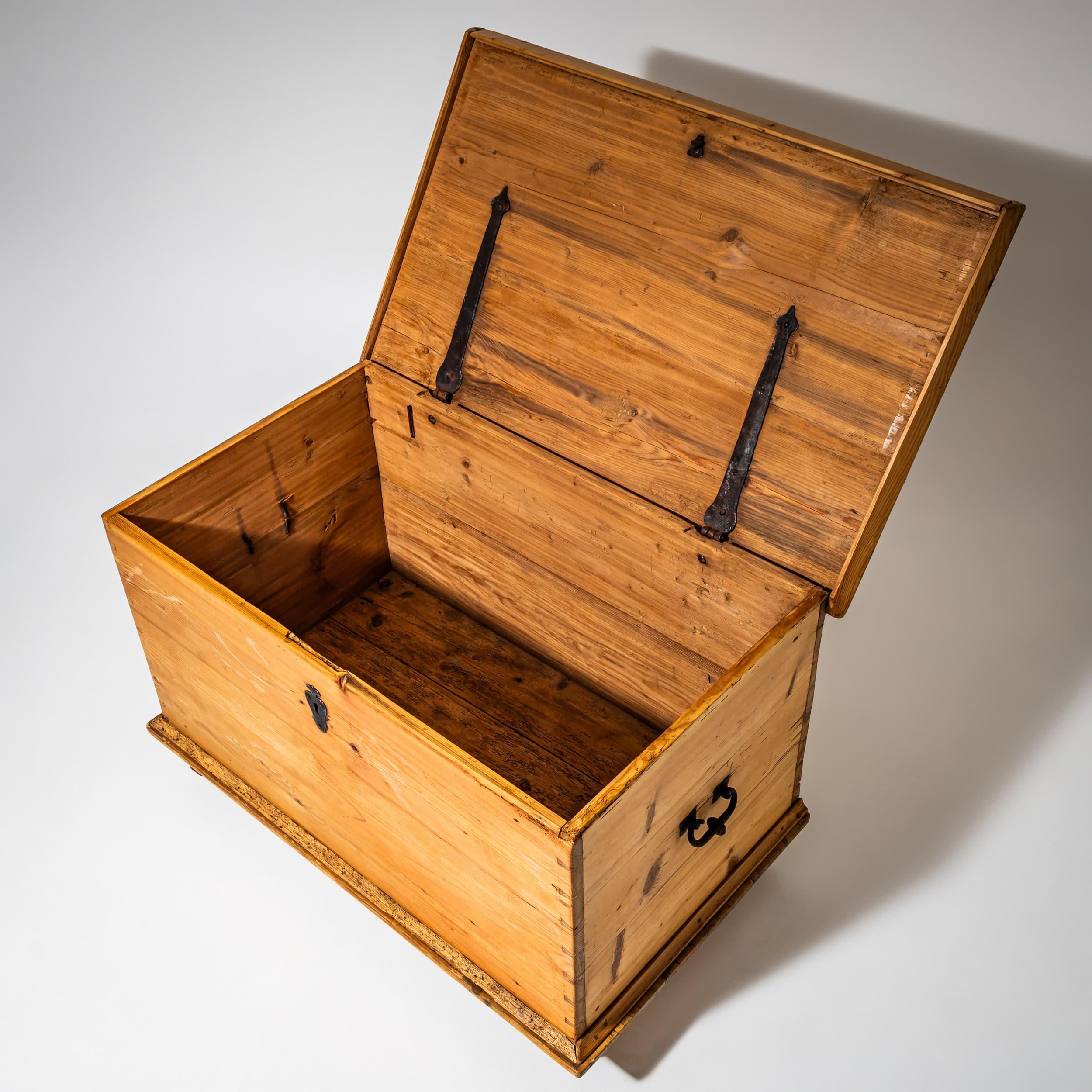 Cassapanca rustica, Germania meridionale/Francia, abete, metà del XIX secolo in vendita 3