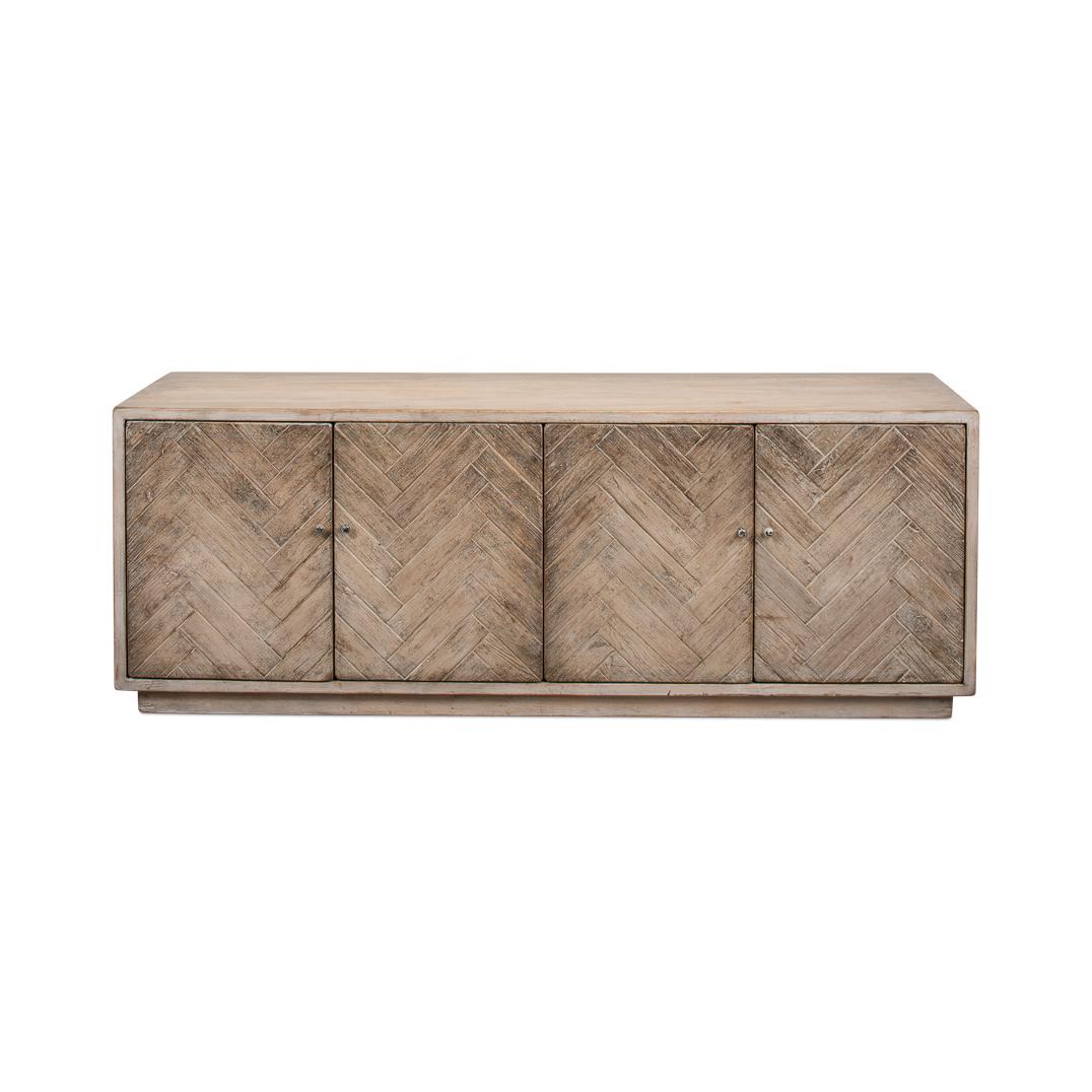 Eleva la tua casa con un mix perfetto di forma e funzionalità. Questa credenza vanta un intramontabile motivo a spina di pesce chevron, che aggiunge un tocco di raffinatezza artigianale al tuo spazio. Grazie all'ampio spazio di archiviazione dietro