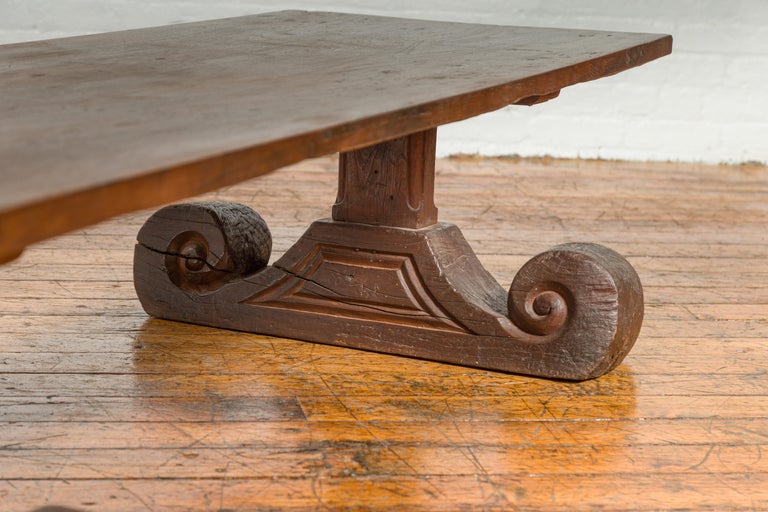 Rustic Chinese 19th Century Elm Coffee Table with Large Scrolling Feet For Sale 6