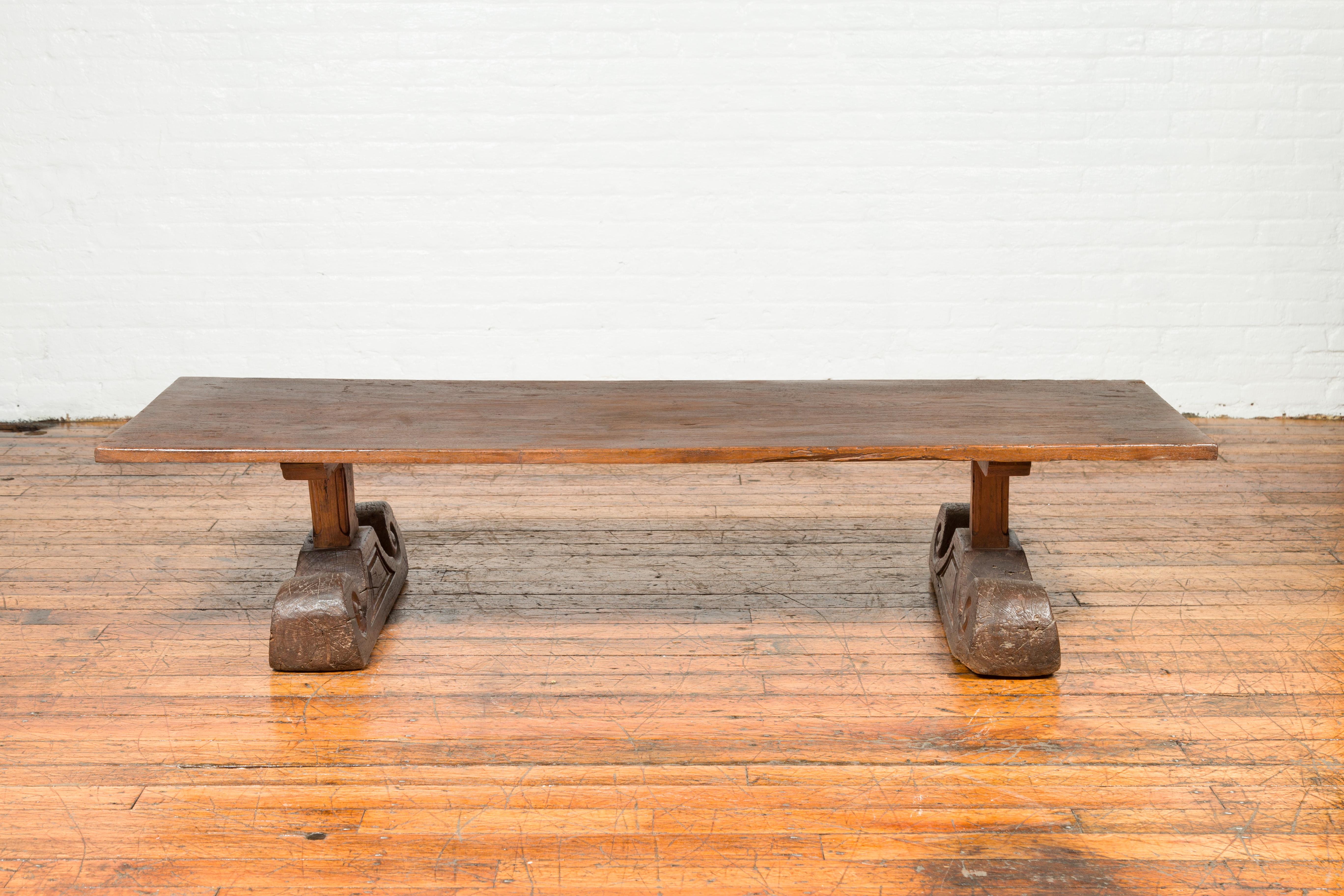 Rustic Chinese 19th Century Elm Coffee Table with Large Scrolling Feet For Sale 8