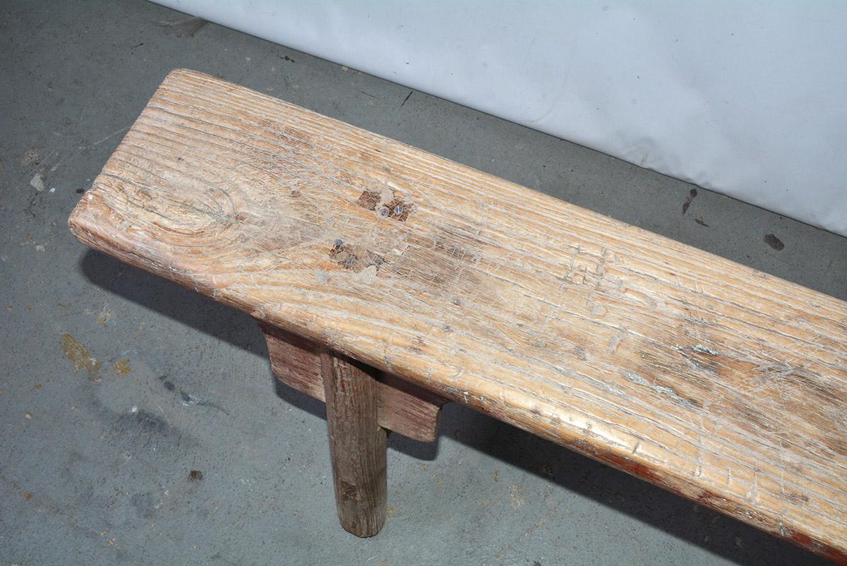 XIXe siècle Banc en bois d'orme de style provincial chinois rustique en vente
