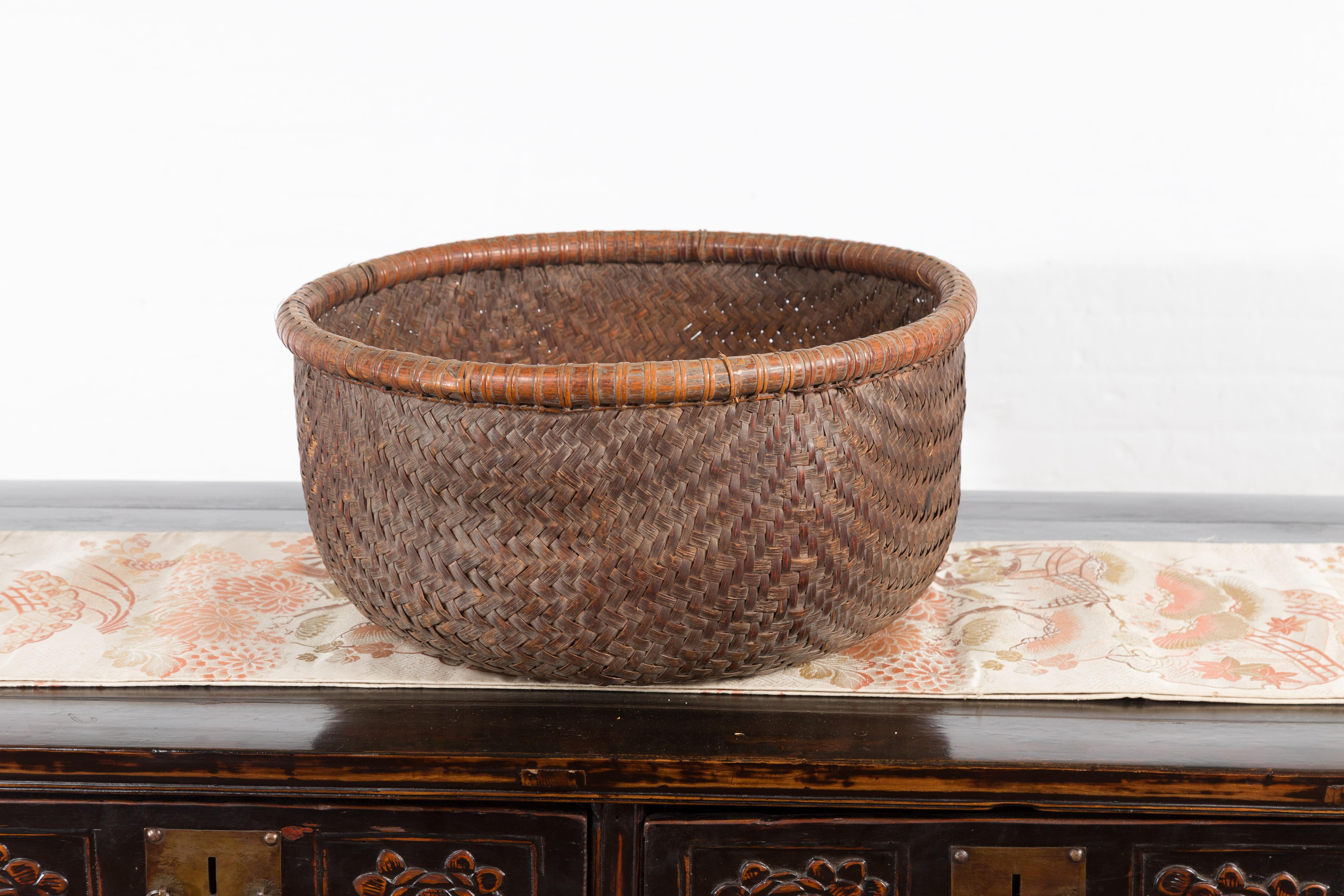 Rustic Chinese Qing Dynasty 19th Century Woven Rattan Round Grain Basket For Sale 1