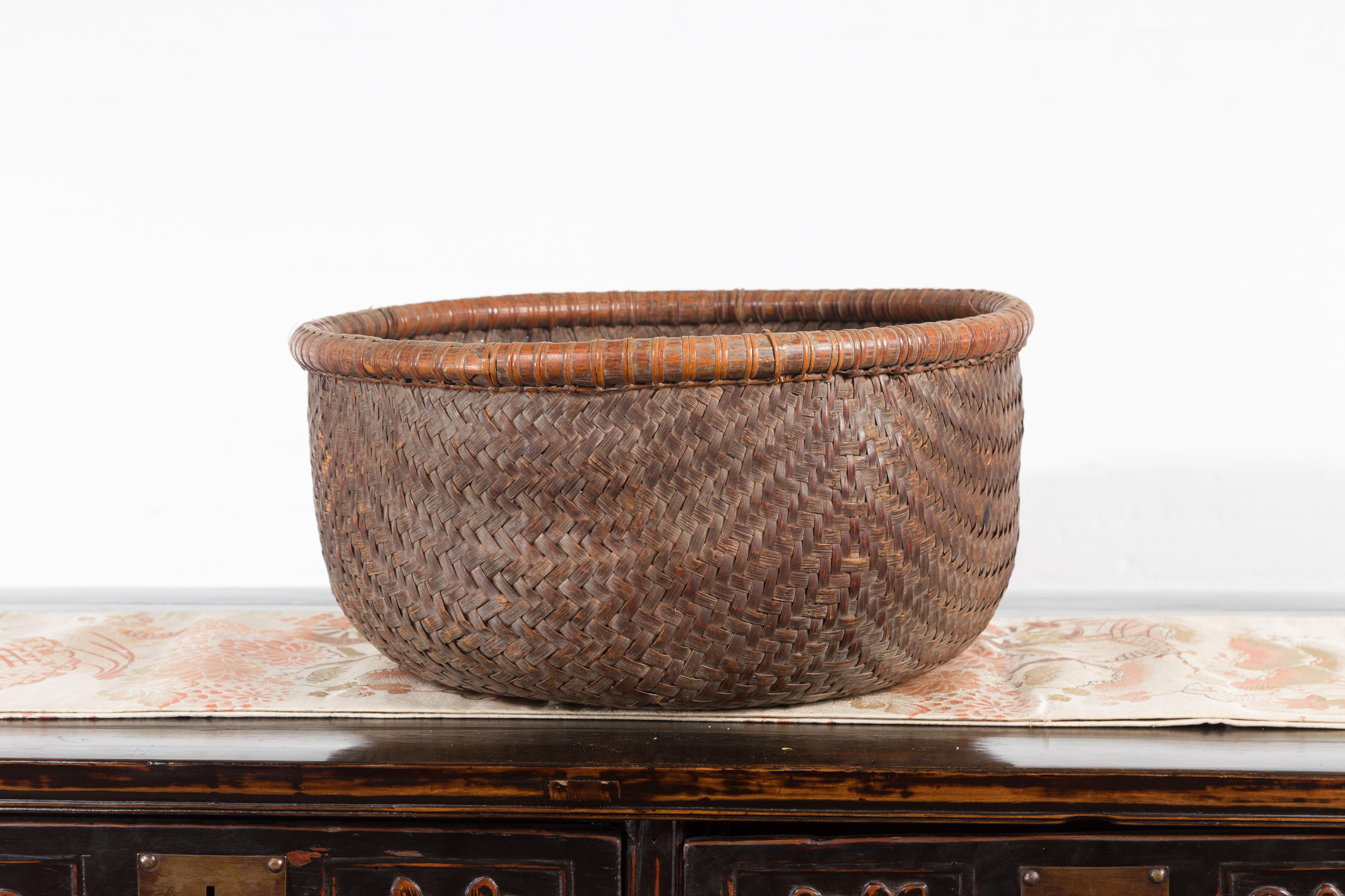 Rustic Chinese Qing Dynasty 19th Century Woven Rattan Round Grain Basket For Sale 2