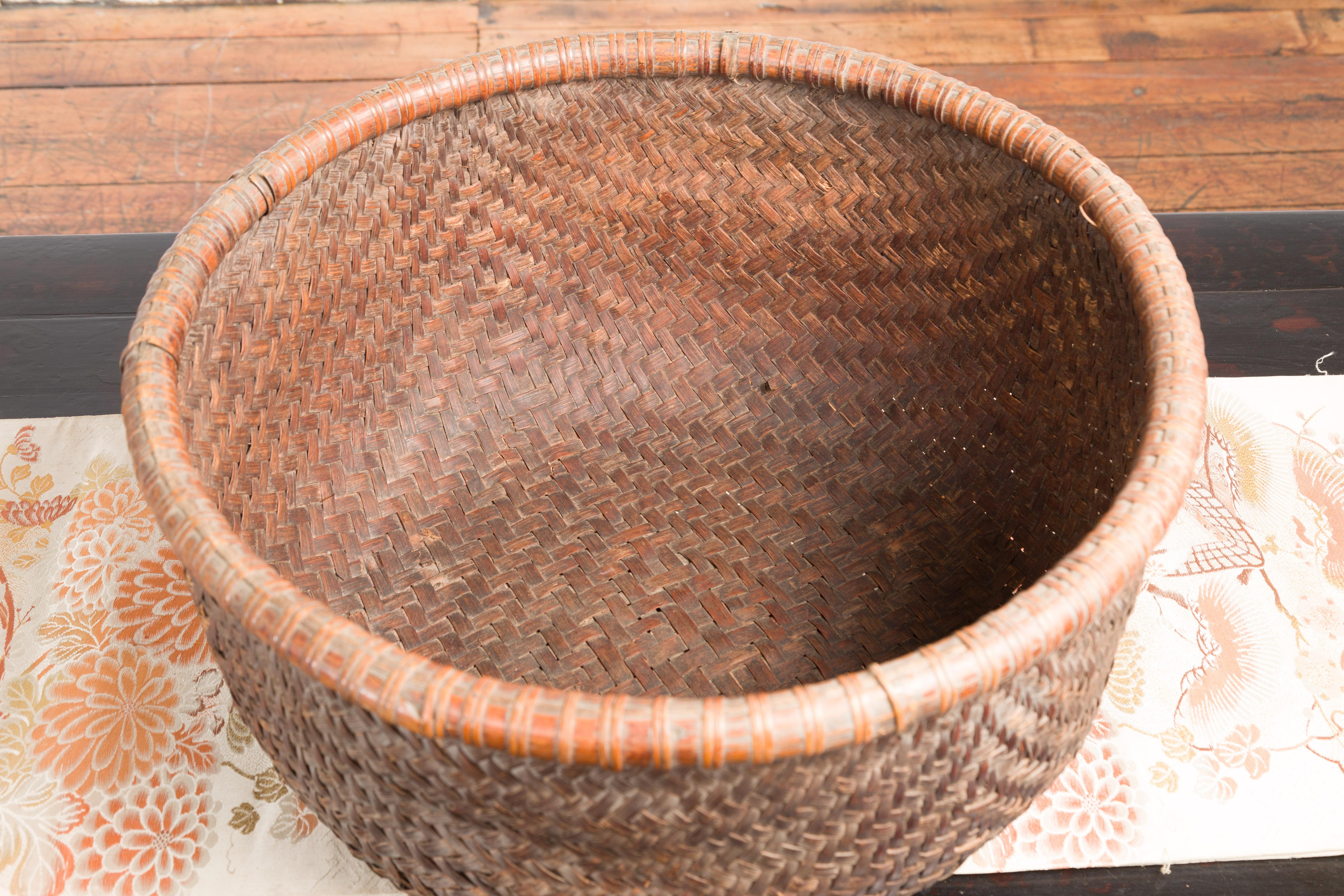 Rustic Chinese Qing Dynasty 19th Century Woven Rattan Round Grain Basket For Sale 2