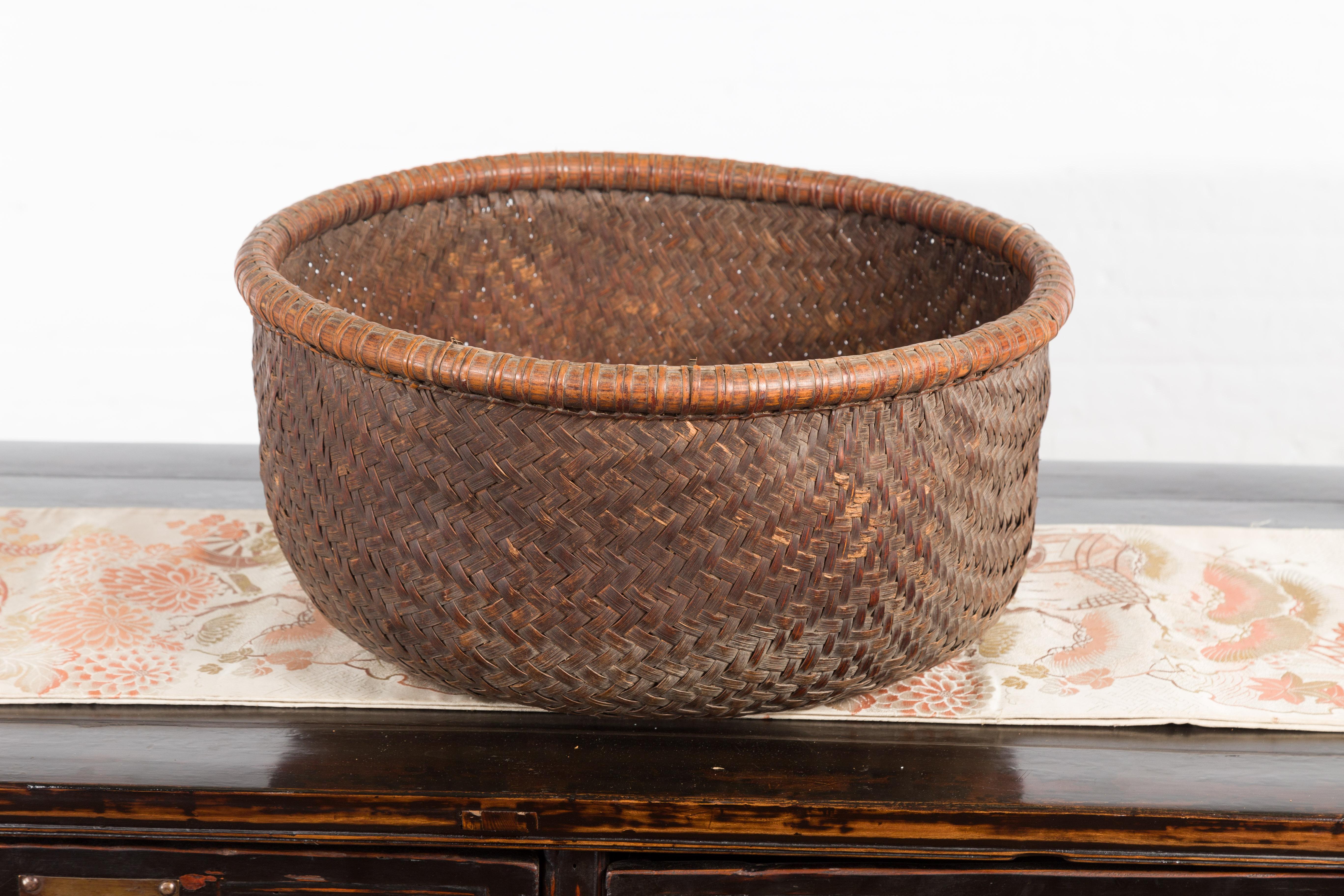 Rustic Chinese Qing Dynasty 19th Century Woven Rattan Round Grain Basket For Sale 4