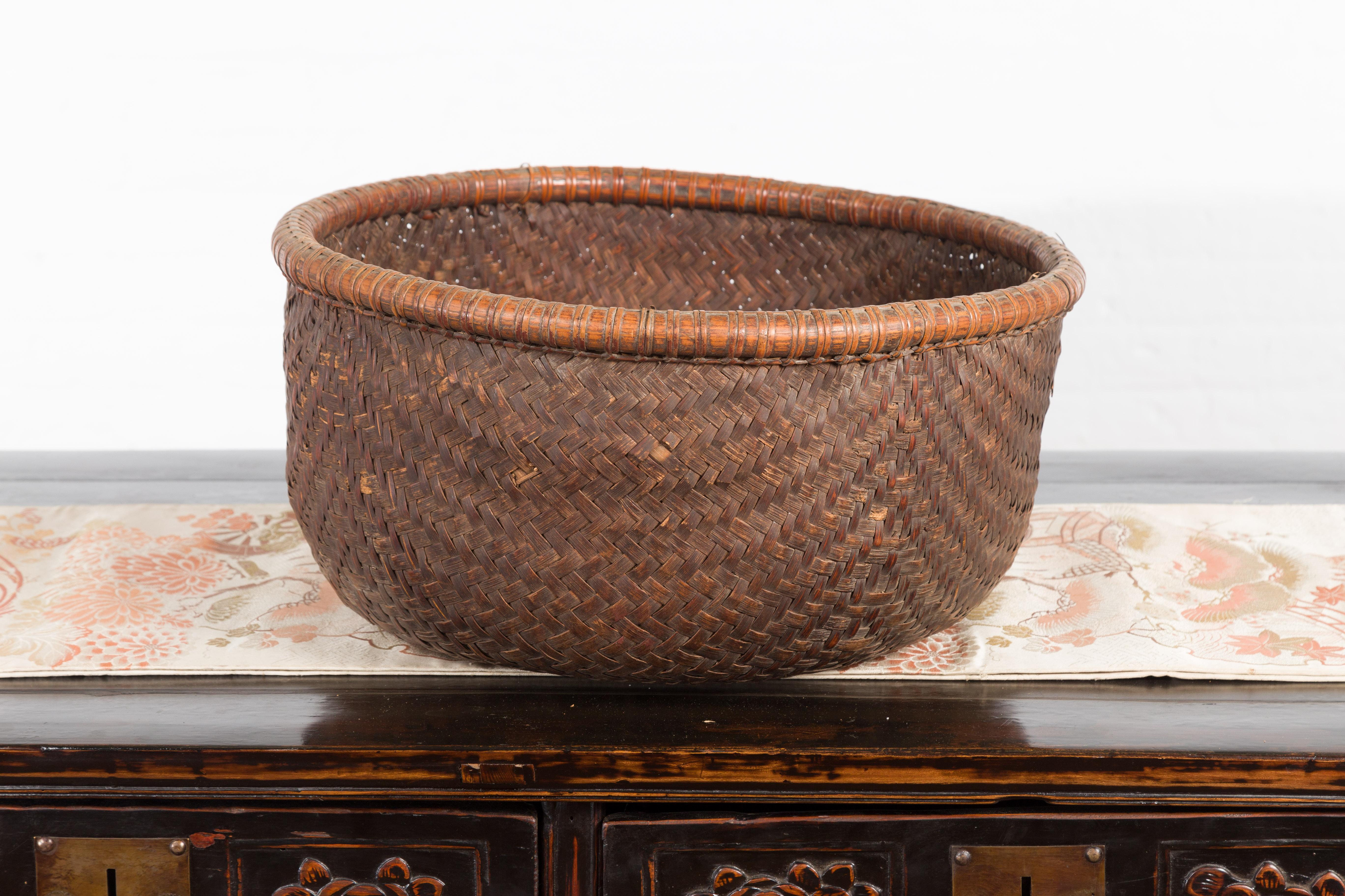 Rustic Chinese Qing Dynasty 19th Century Woven Rattan Round Grain Basket For Sale 4