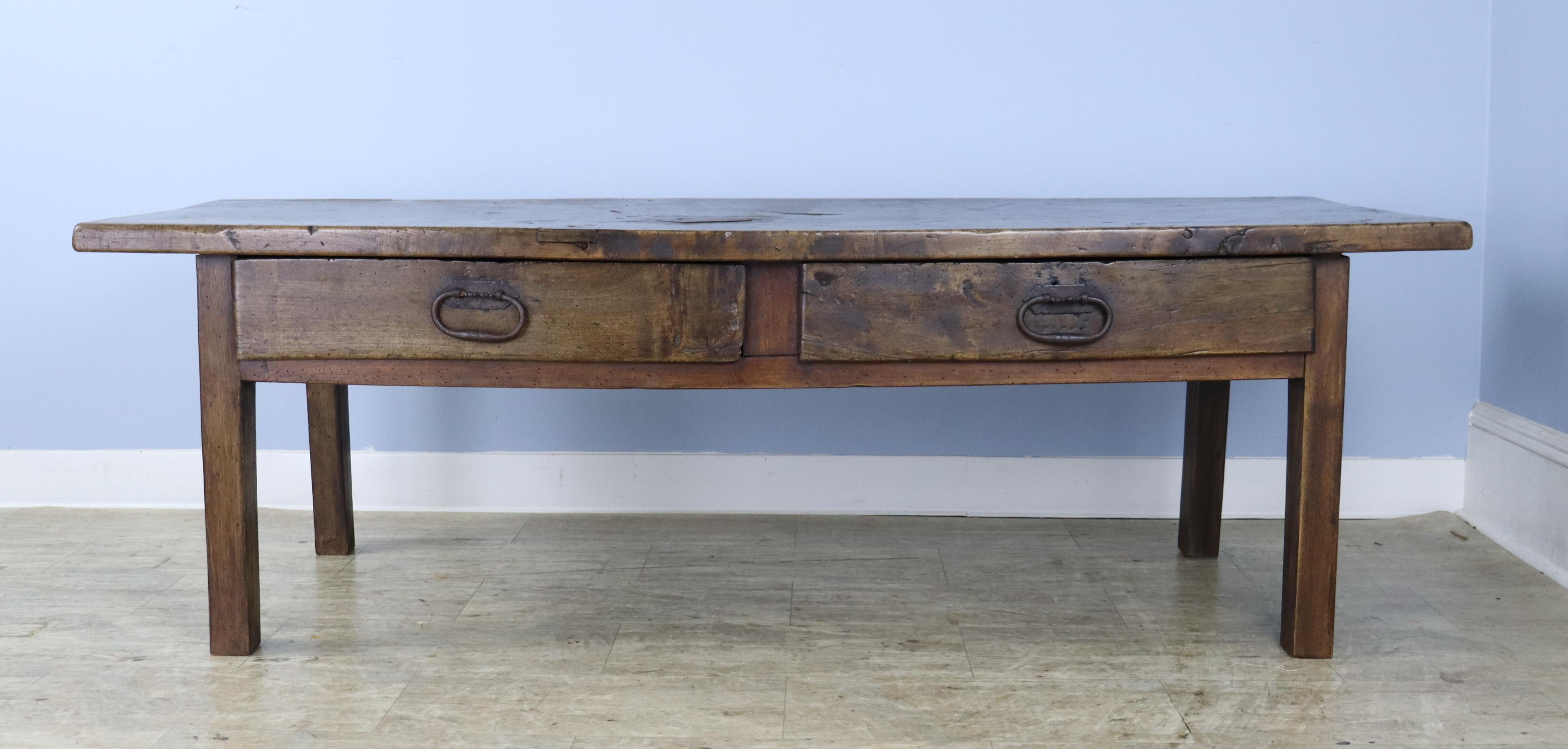 XIXe siècle Table basse rustique en peuplier espagnol massif en vente