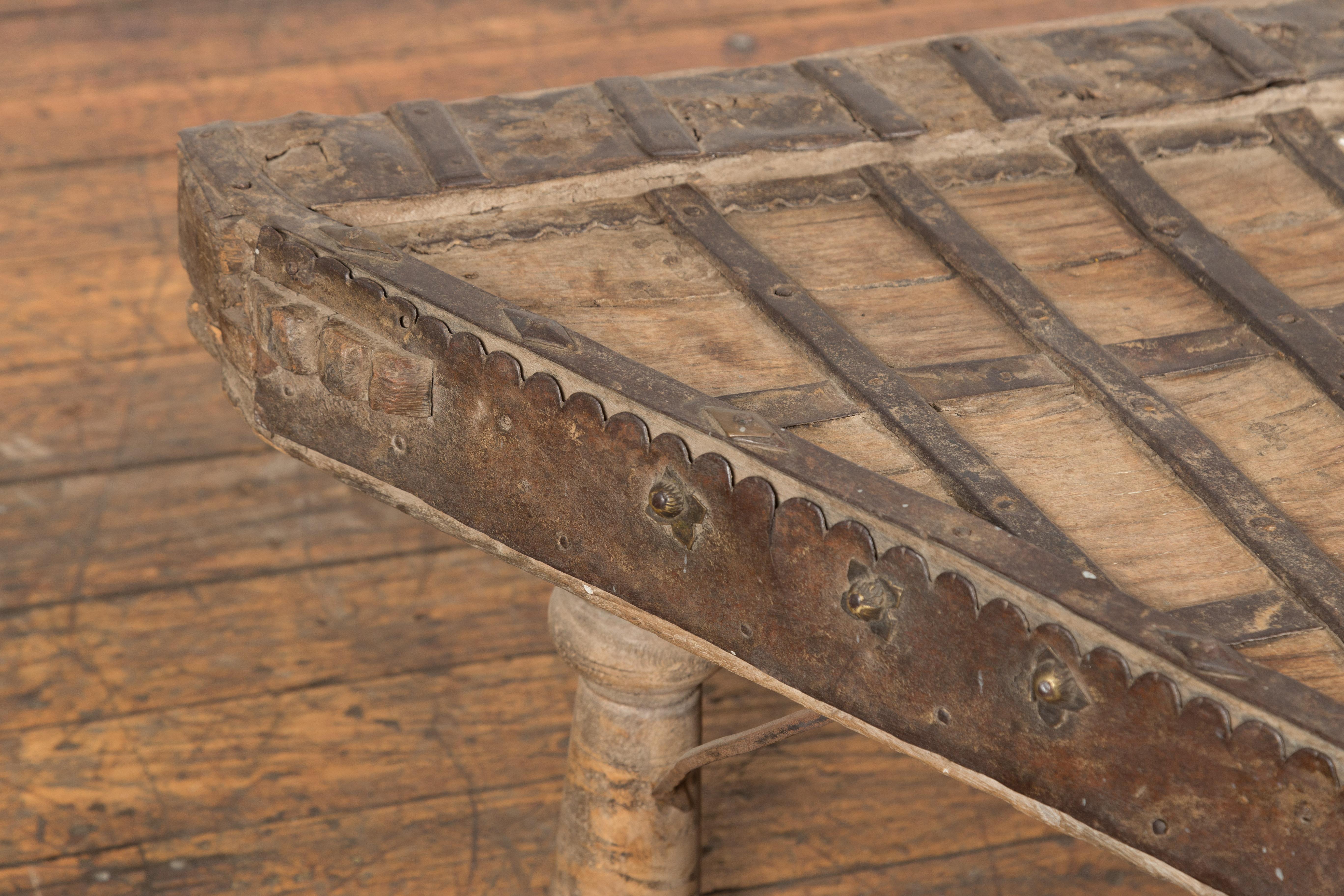 Rustic Coffee Table Made of 19th Century Indian Bullock Cart with Iron Details For Sale 4
