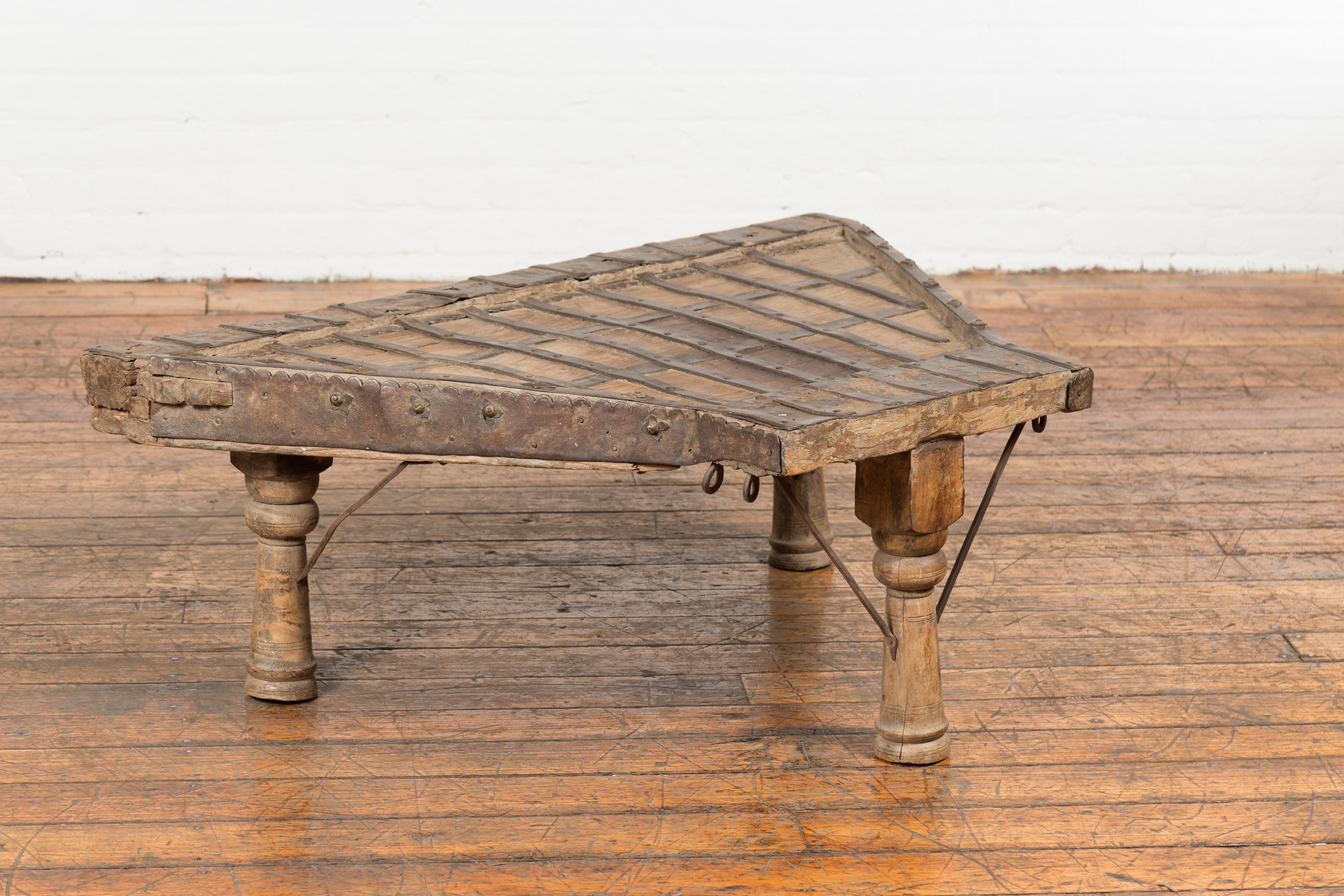 Rustic Coffee Table Made of 19th Century Indian Bullock Cart with Iron Details For Sale 5