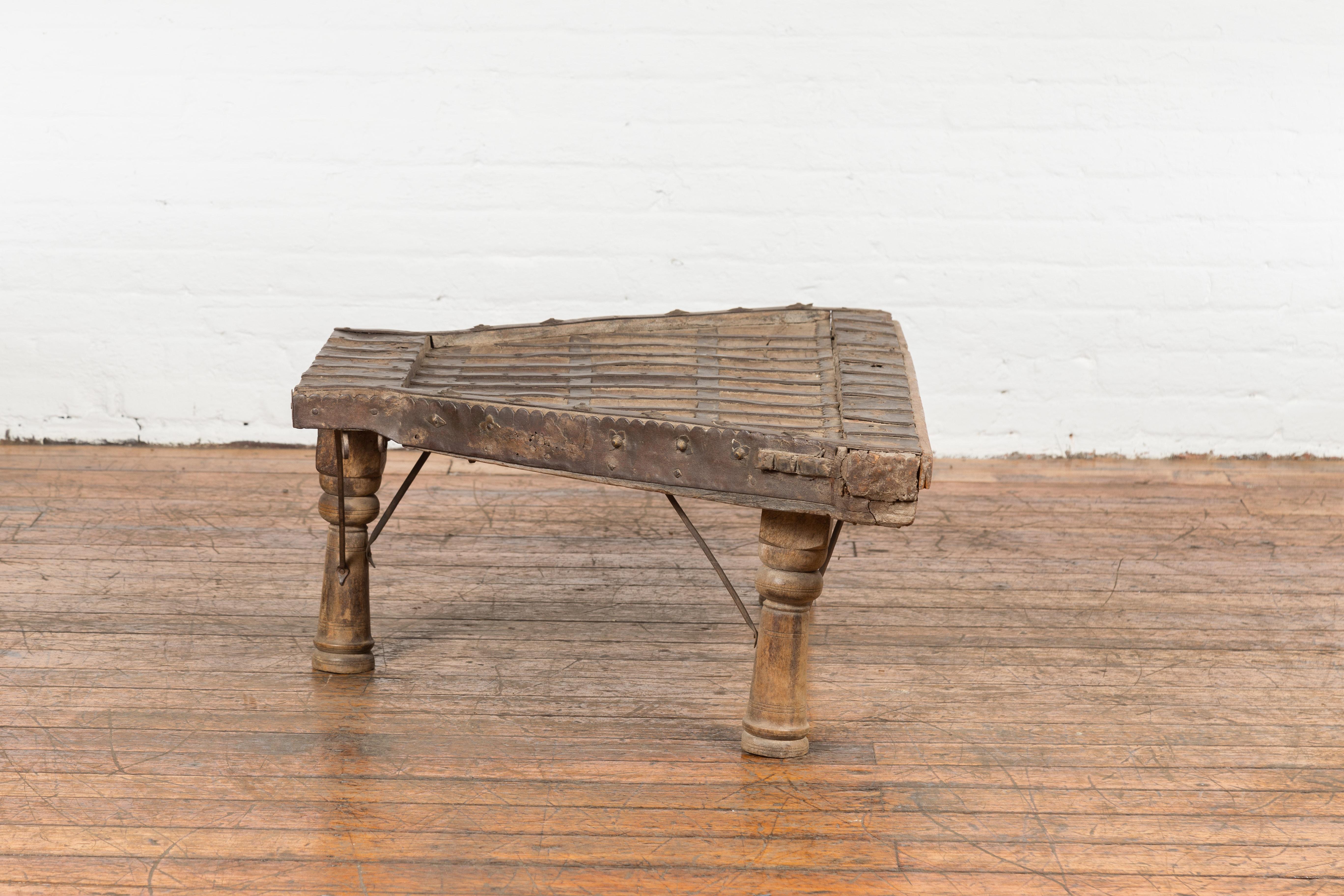 Rustic Coffee Table Made of 19th Century Indian Bullock Cart with Iron Details For Sale 8