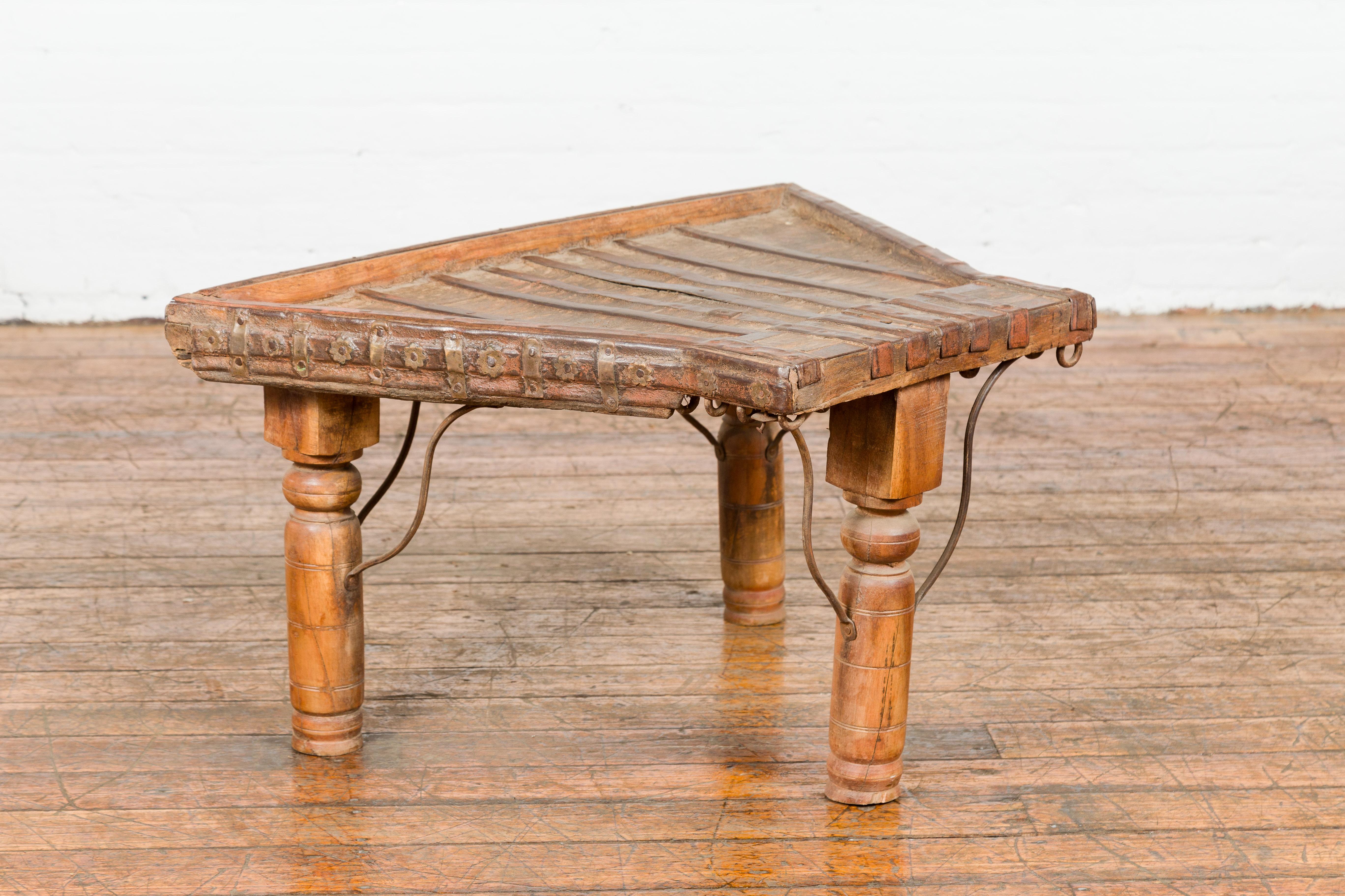 Rustic Coffee Table Made of 19th Century Indian Bullock Cart with Iron Stretcher For Sale 6