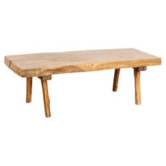 Rustikaler Couchtisch auf Holzbeinen, Ungarn um 1890