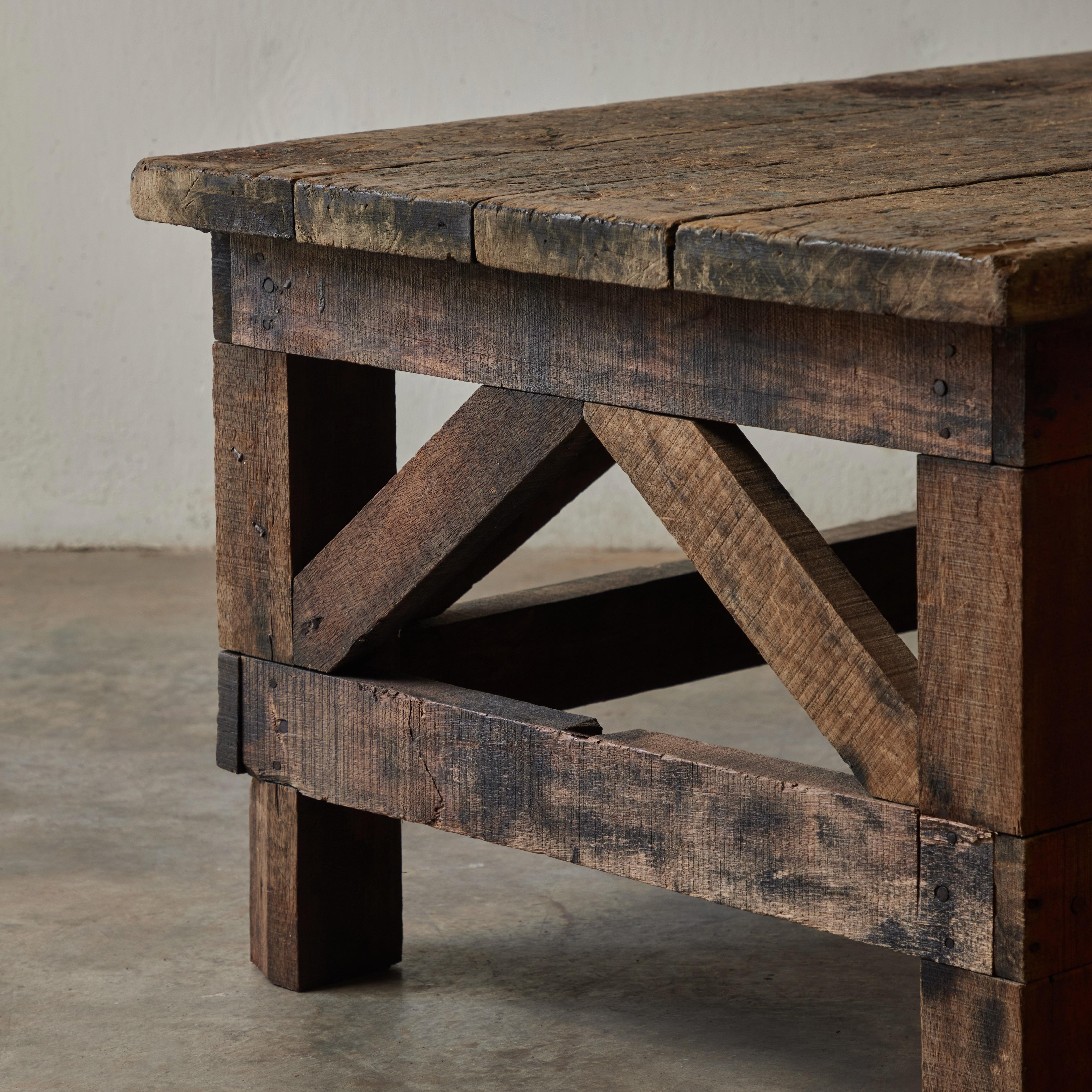 Bois Table en bois rustique française du XIXe siècle en vente