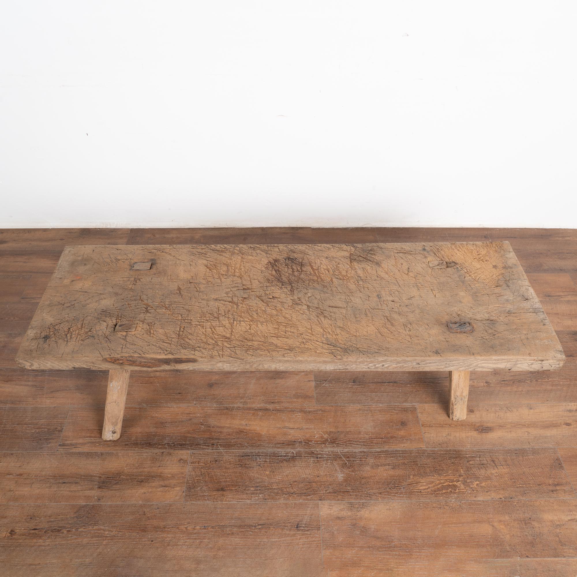 Rustic Coffee Table With Peg Legs, Hungary circa 1890 In Good Condition For Sale In Round Top, TX