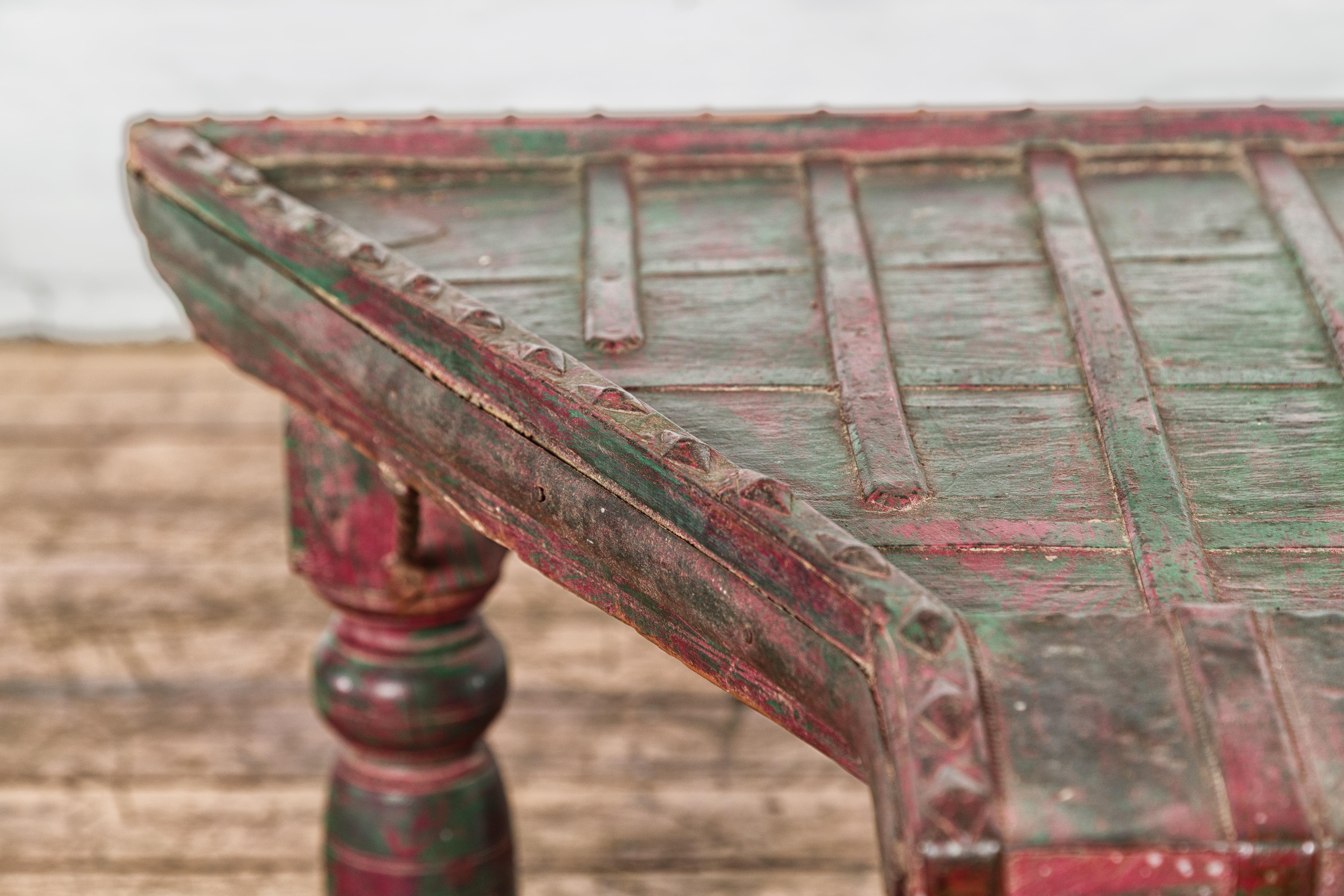 Table basse rustique laquée rouge et verte, pieds balustres tournés et fer en vente 3